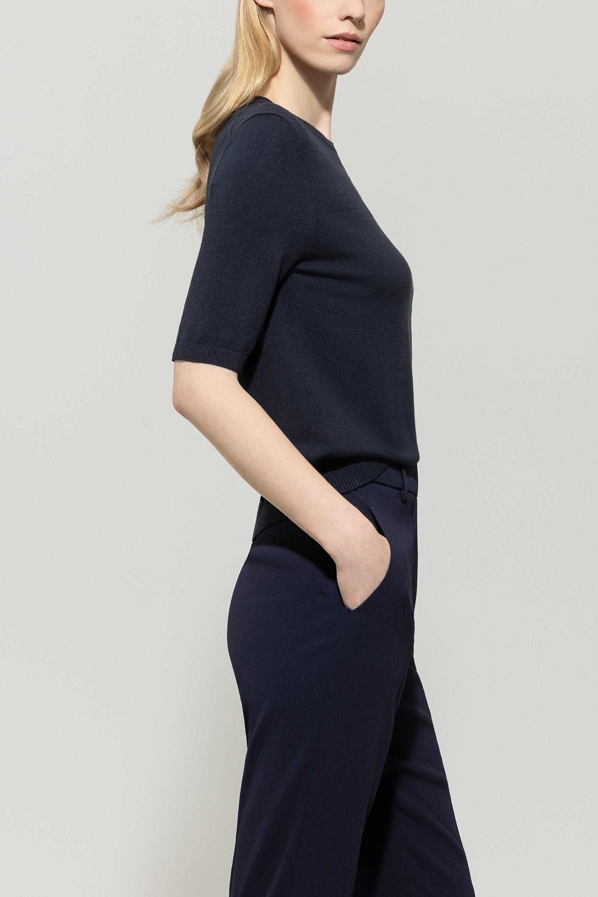 Feinstrick-Pullover - dark navy - Standard | Model Seite