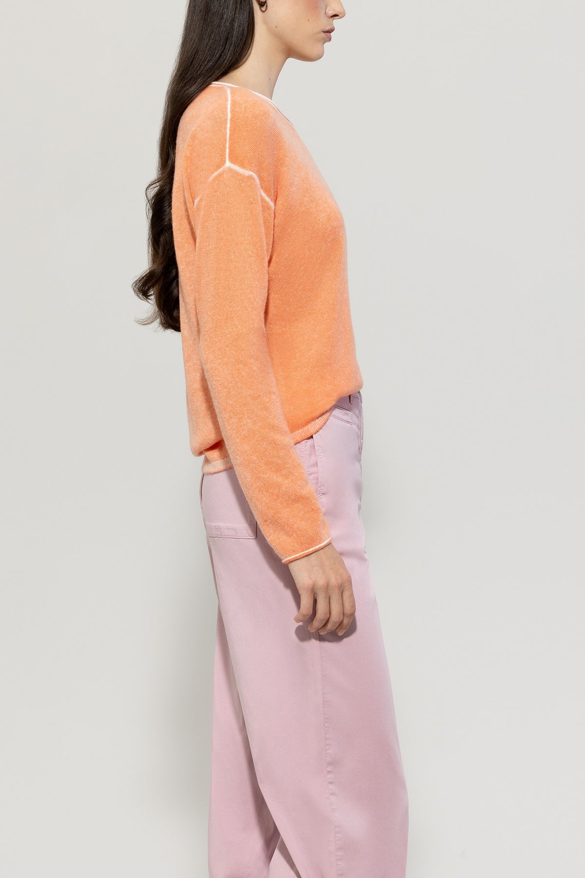 Feinstrick-Pullover - peachy orange - Standard | Model Seite