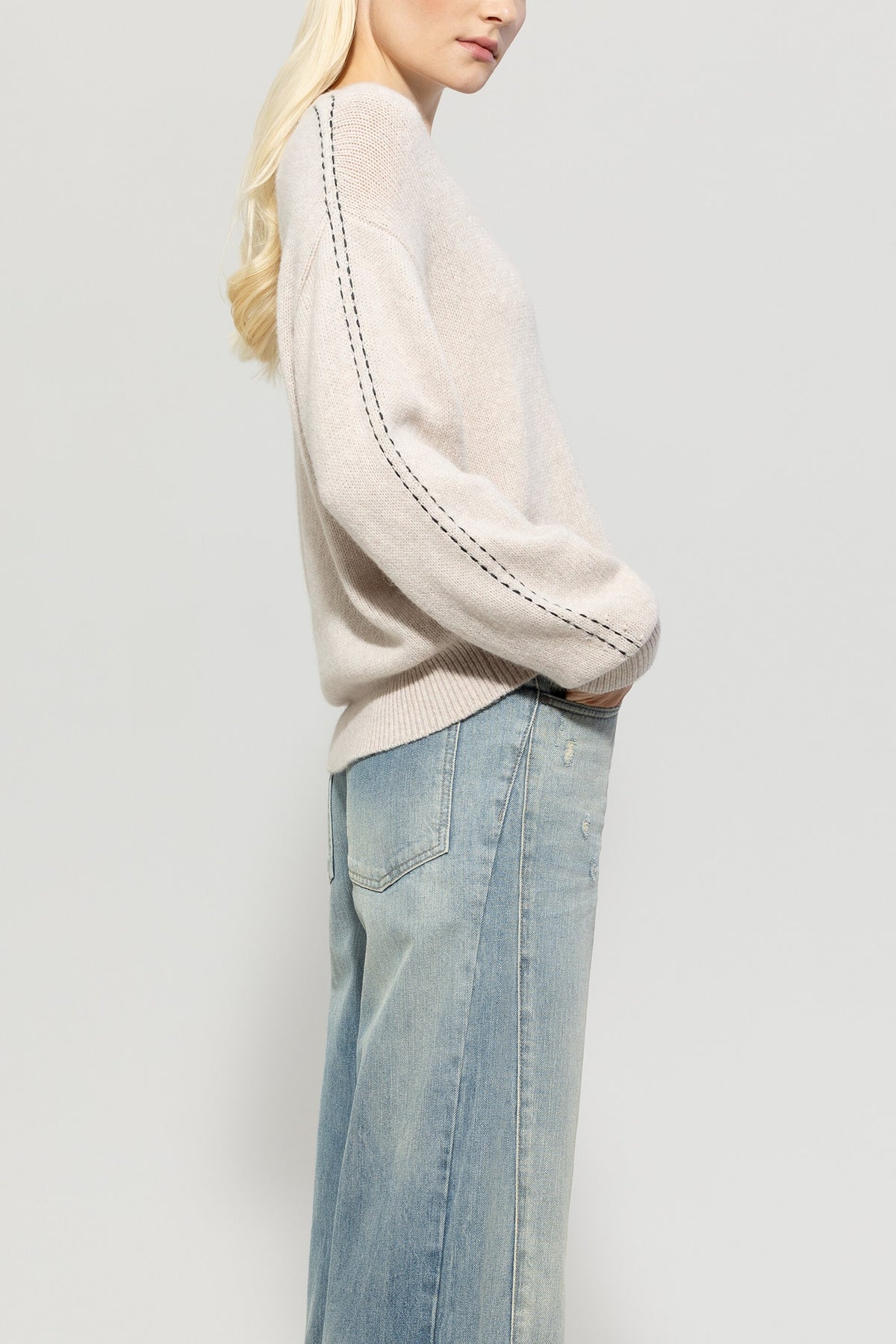 Pullover aus Woll-Mix - cream - Standard | Model Seite