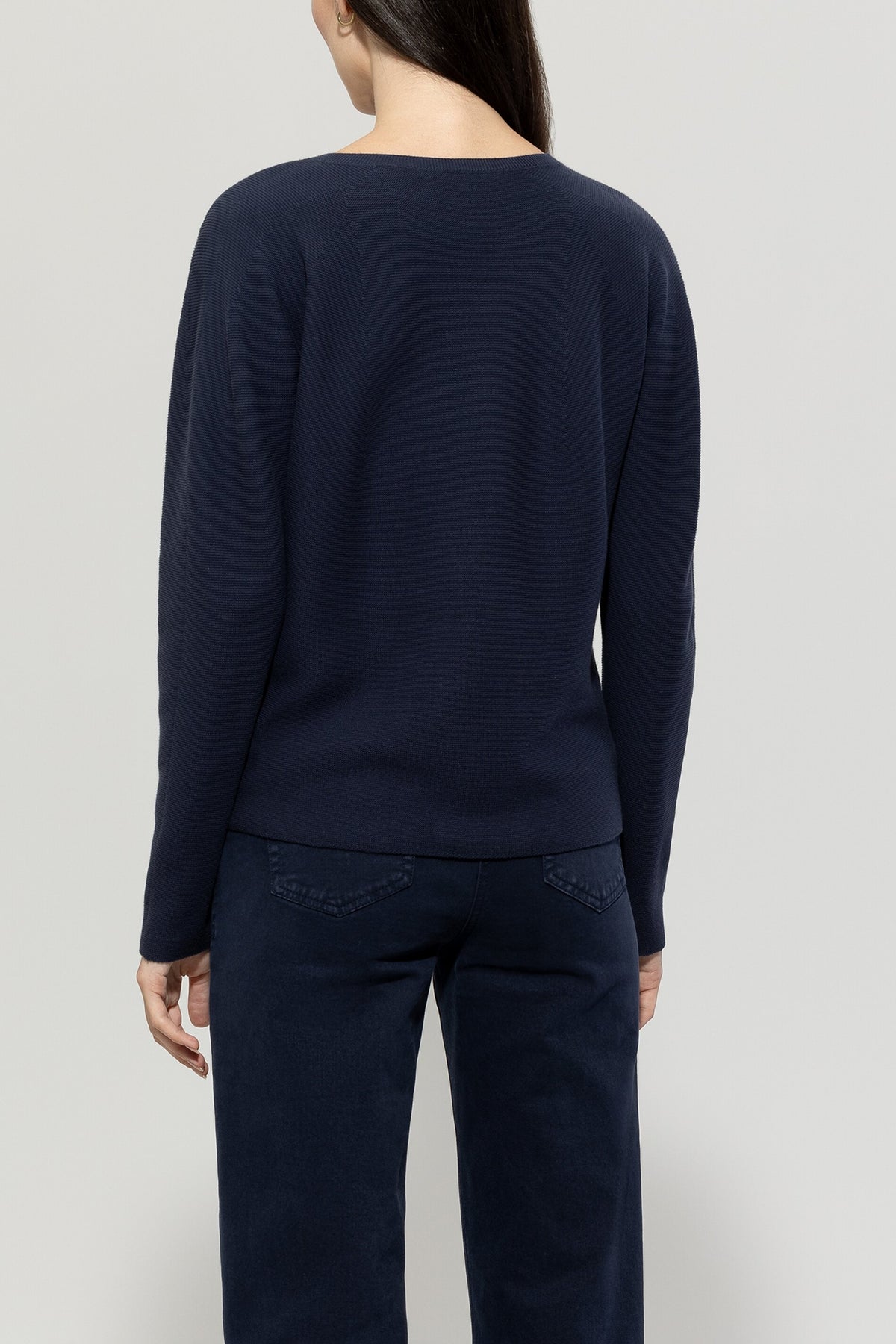 V-Pullover in Links-Struktur - jeans blue - Standard | Model Rück