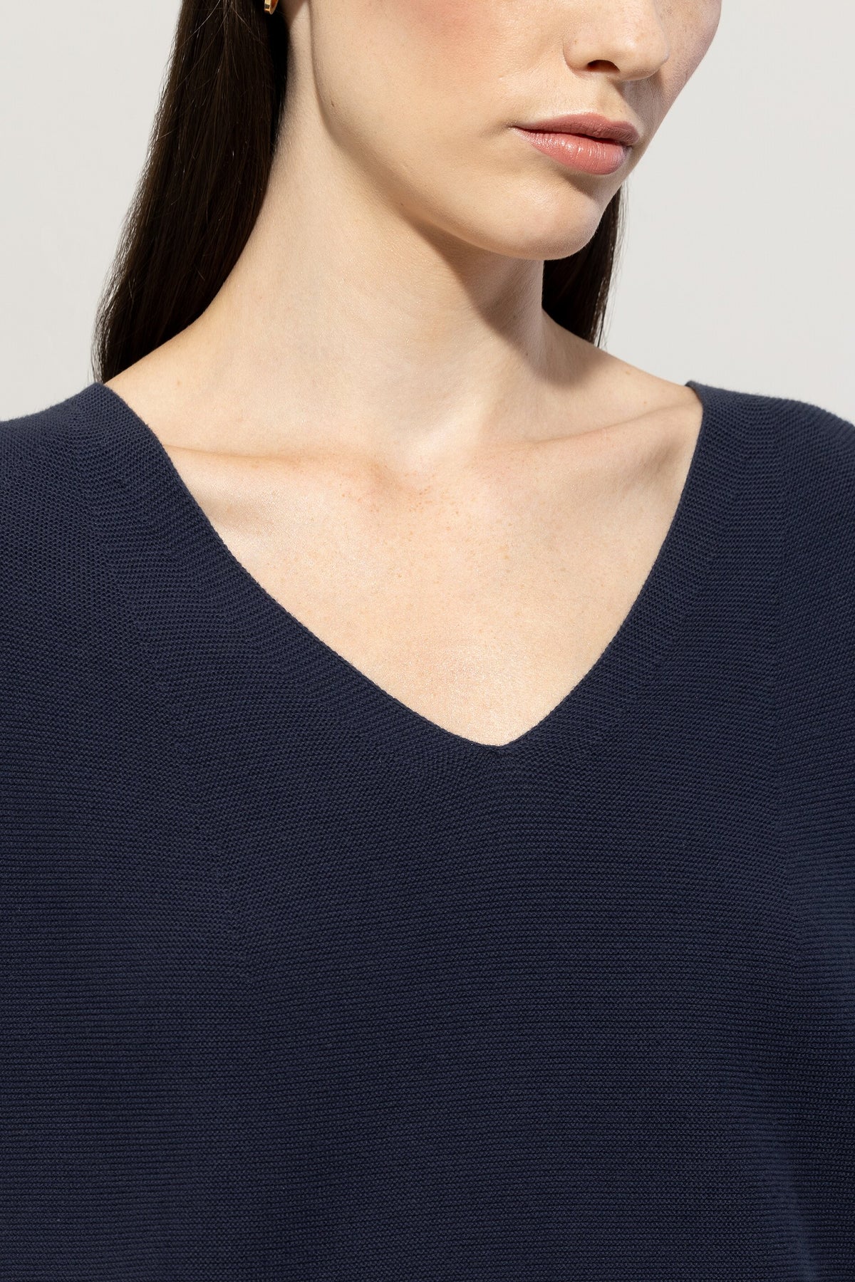 V-Pullover in Links-Struktur - jeans blue - Standard | Model Detail