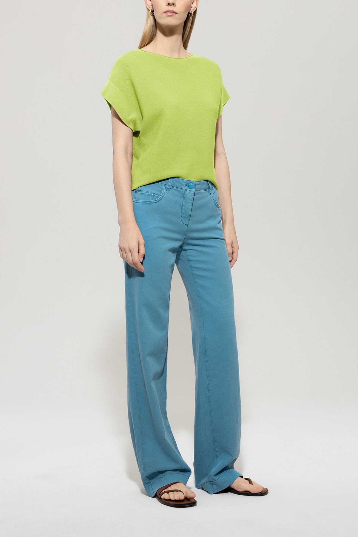 Pullover in Links-Struktur - pea green - Standard | Model Front