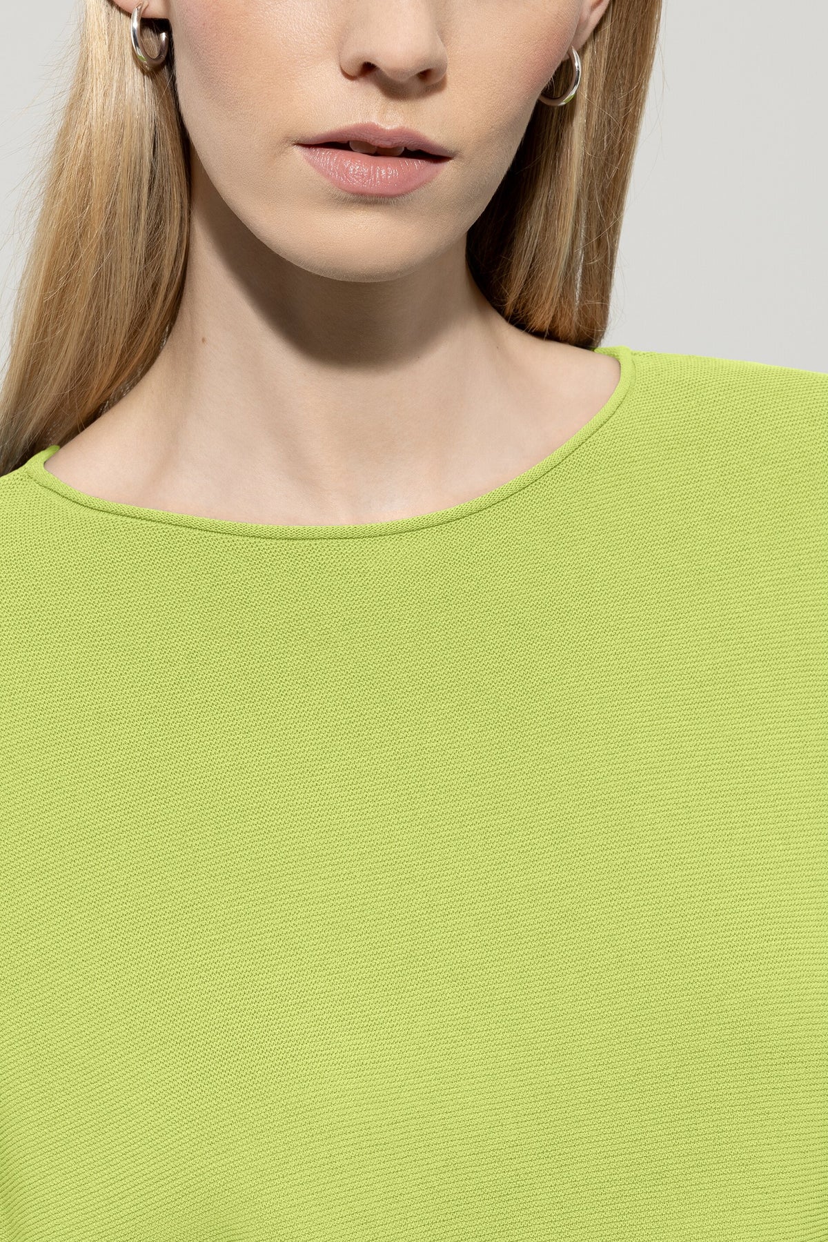 Pullover in Links-Struktur - pea green - Standard | Model Detail