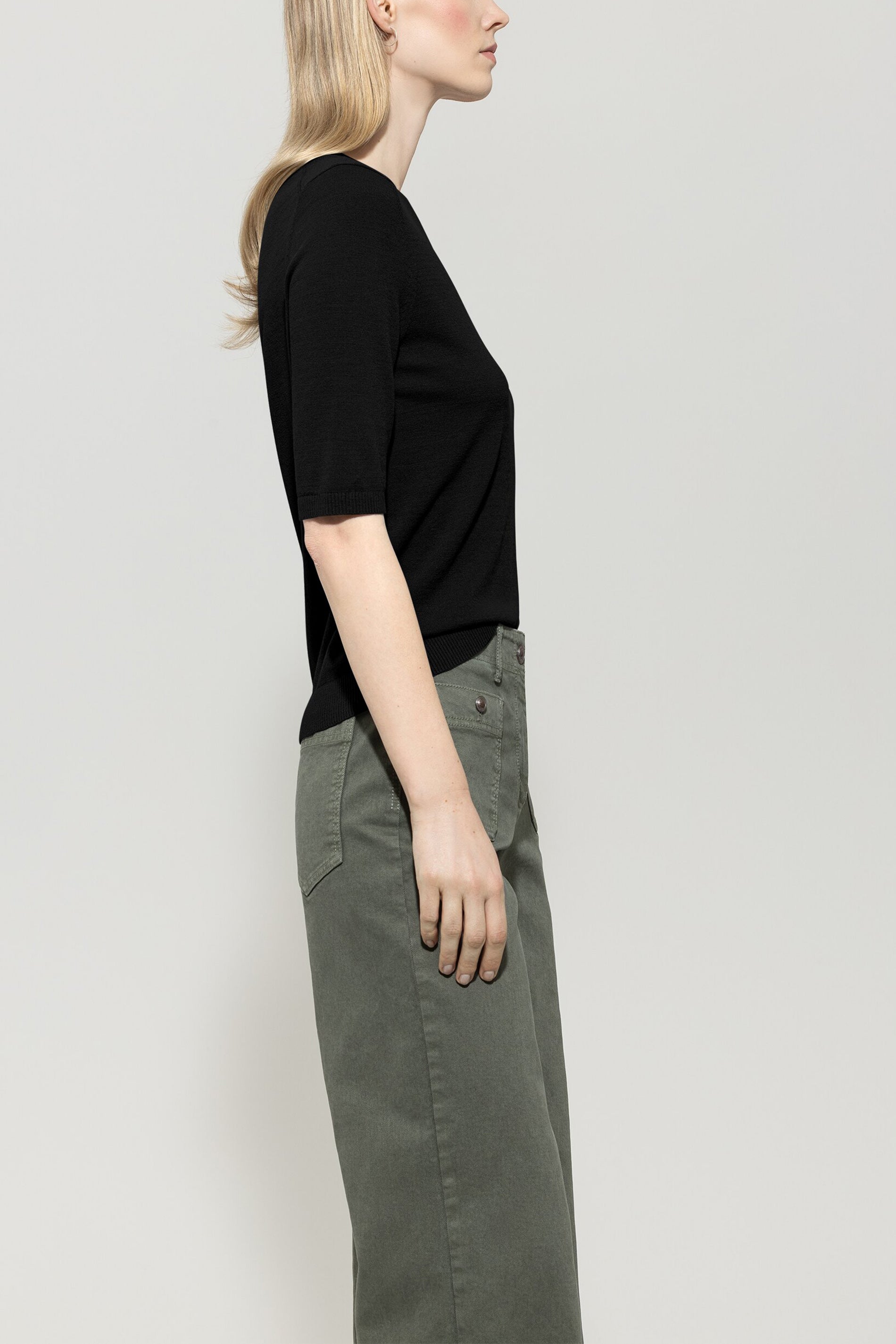 Feinstrick-Pullover - deep black - Standard | Model Seite