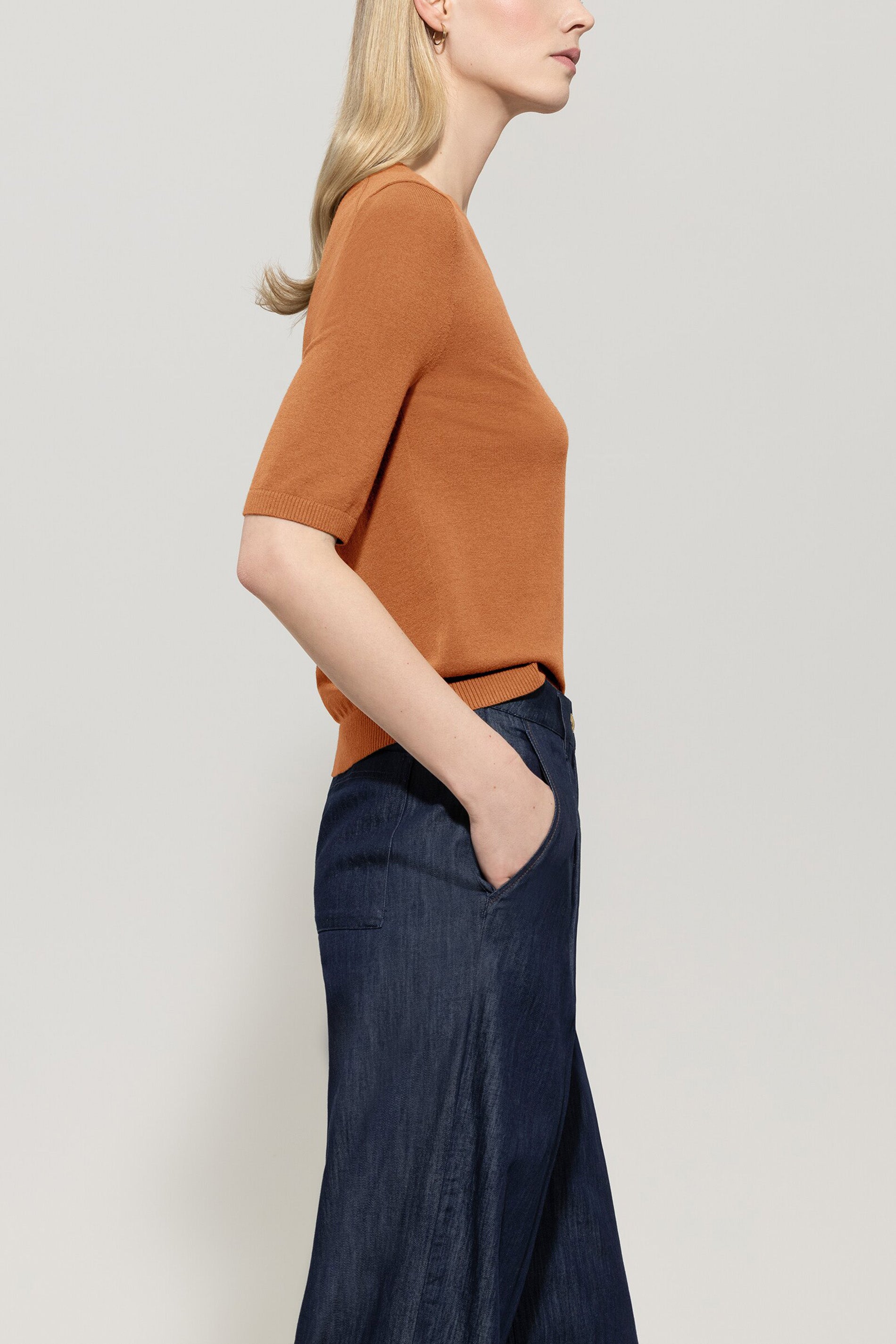 Feinstrick-Pullover - cinnamon - Standard | Model Seite