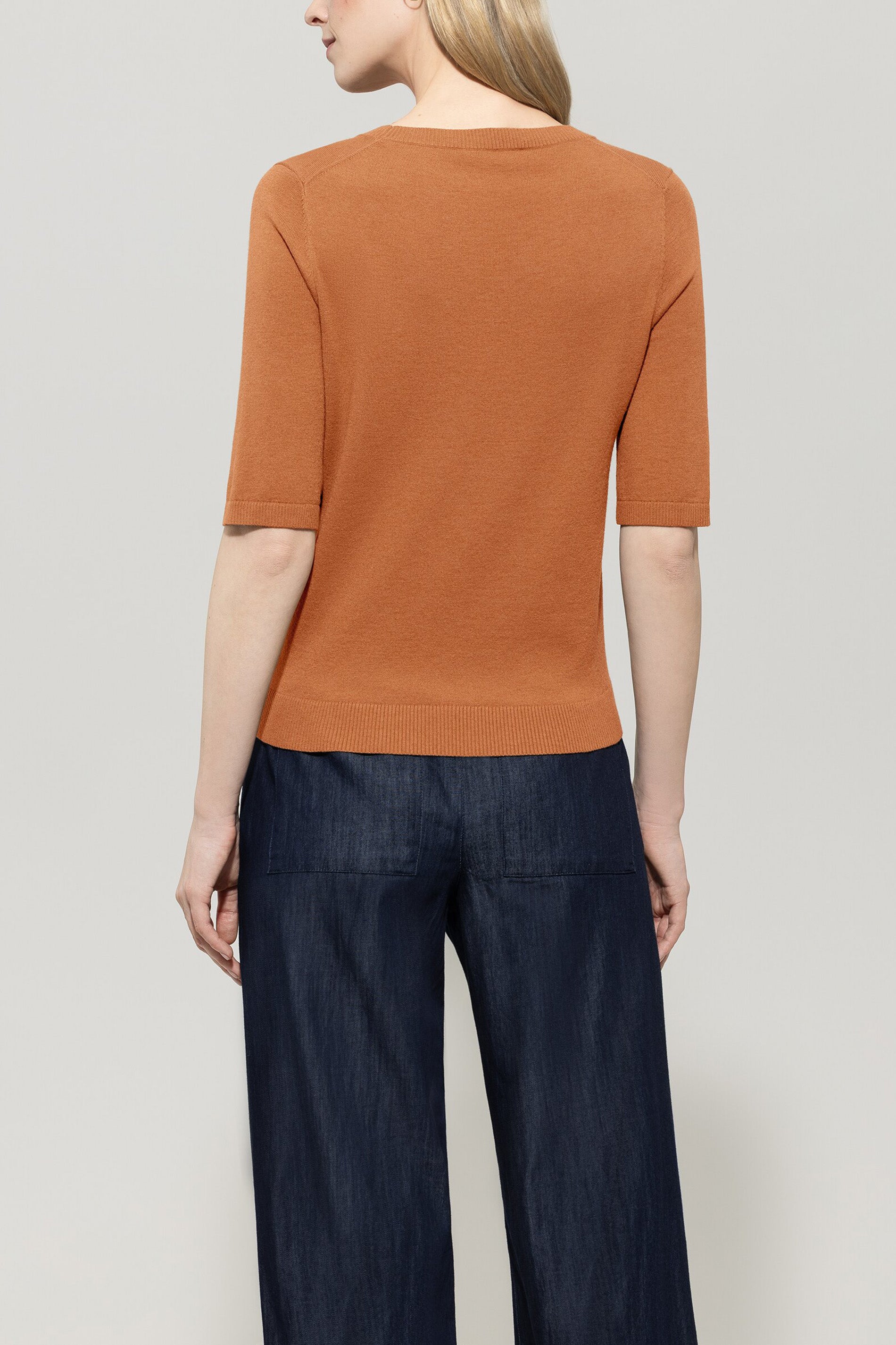 Feinstrick-Pullover - cinnamon - Standard | Model Rück
