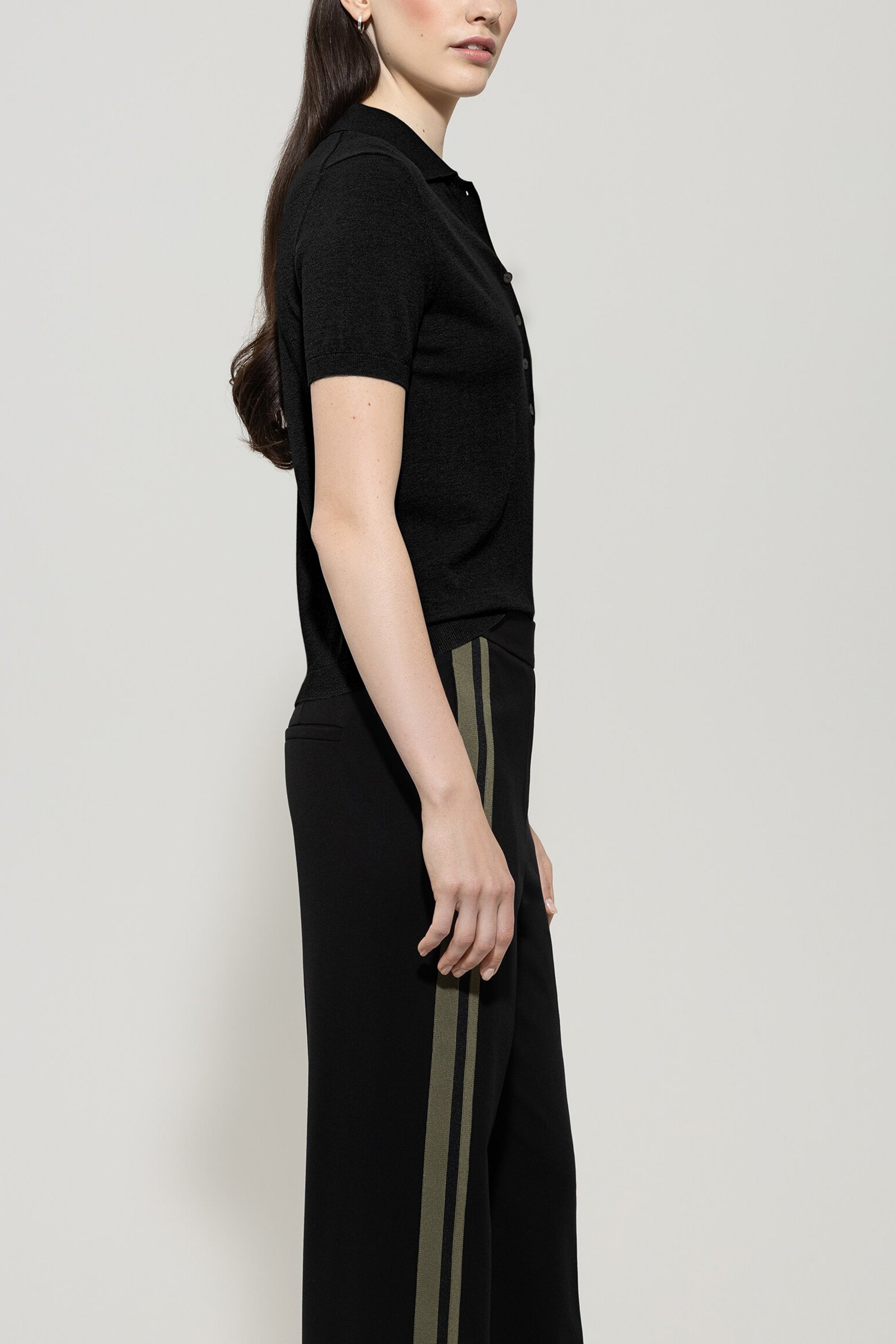 Polo-Shirt aus Woll-Mix - deep black - Standard | Model Seite