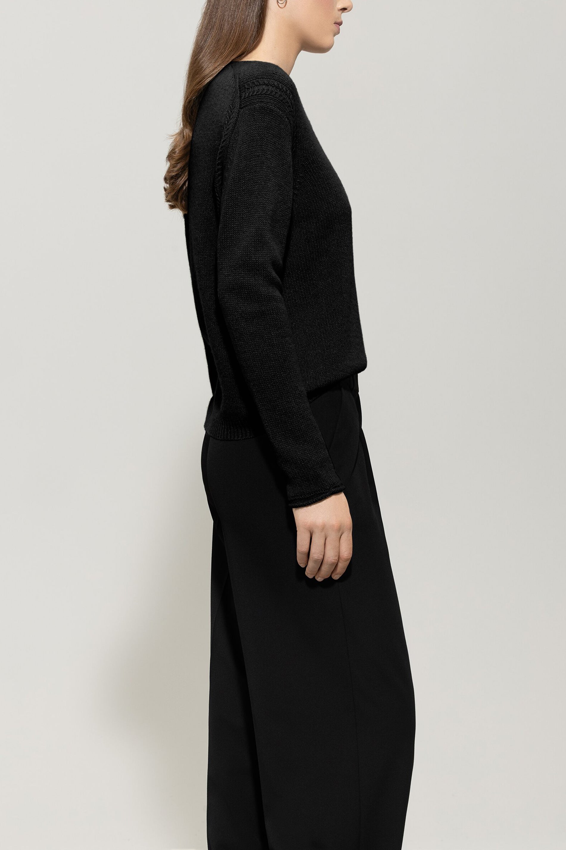 Pullover aus Kaschmir-Mix - deep black - Standard | Model Seite