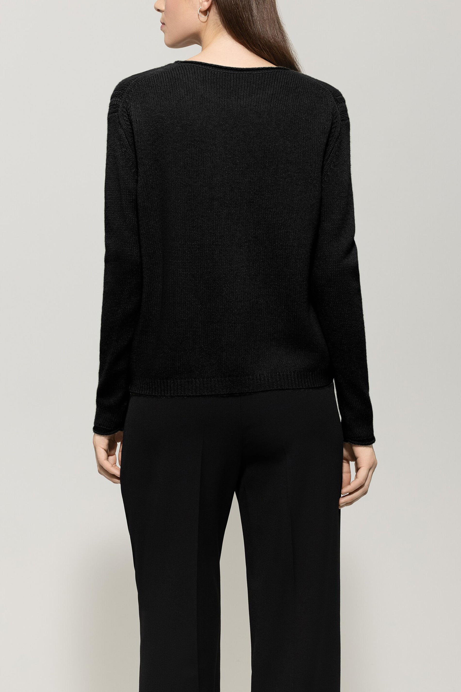 Pullover aus Kaschmir-Mix - deep black - Standard | Model Rück
