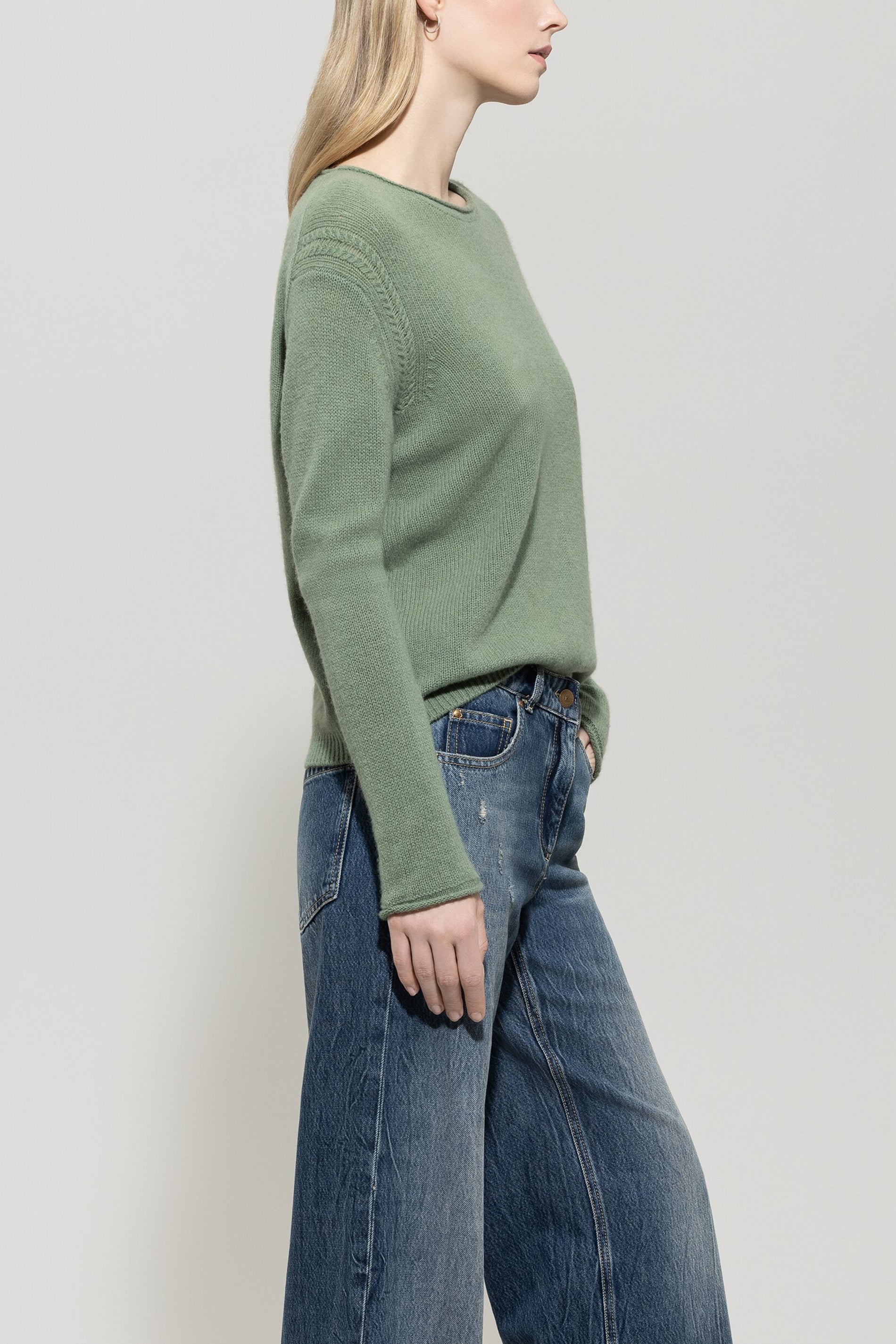 Pullover aus Kaschmir-Mix - salbei - Standard | Model Seite