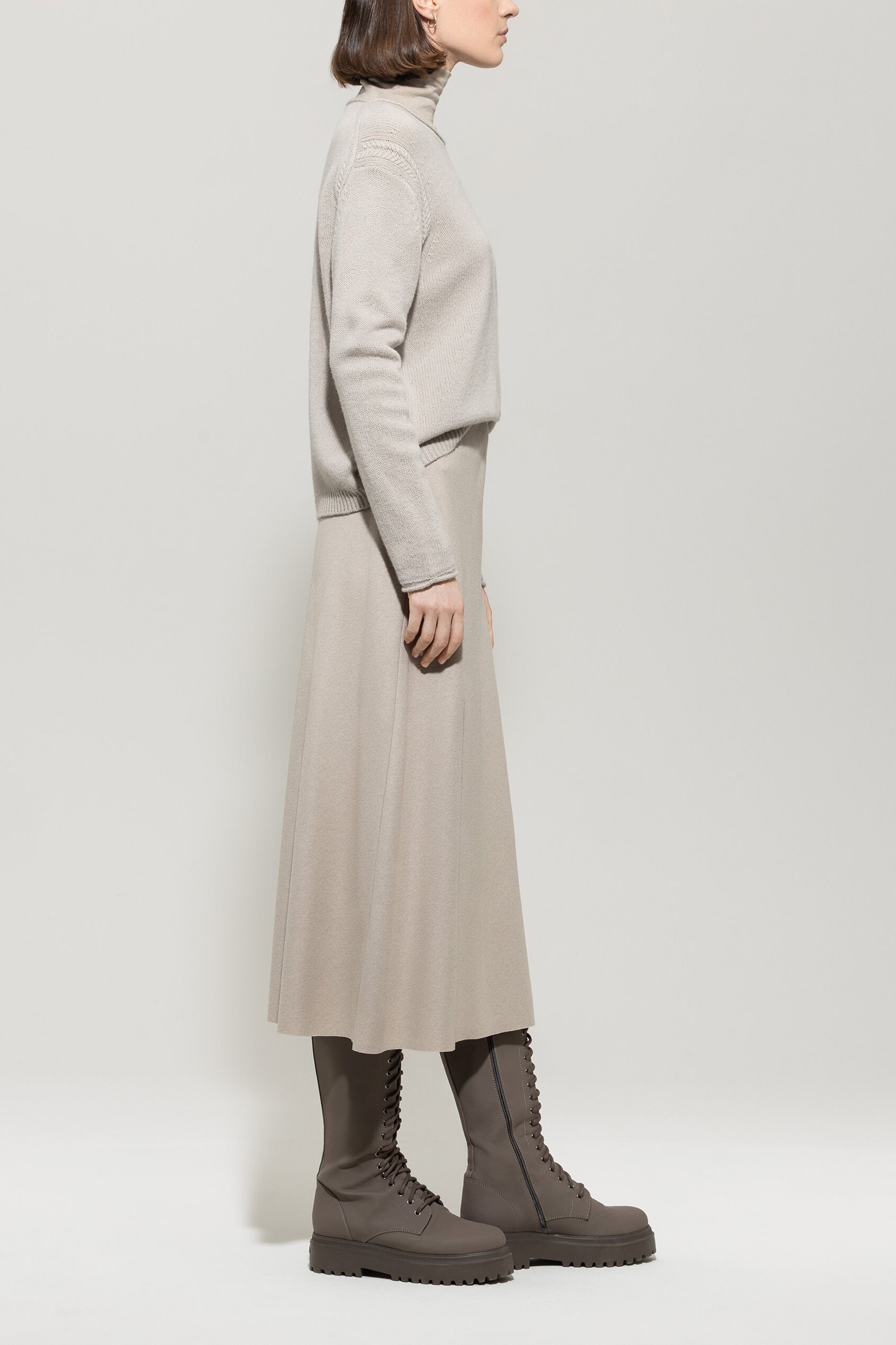 Pullover aus Kaschmir-Mix - oyster - Standard | Model Seite