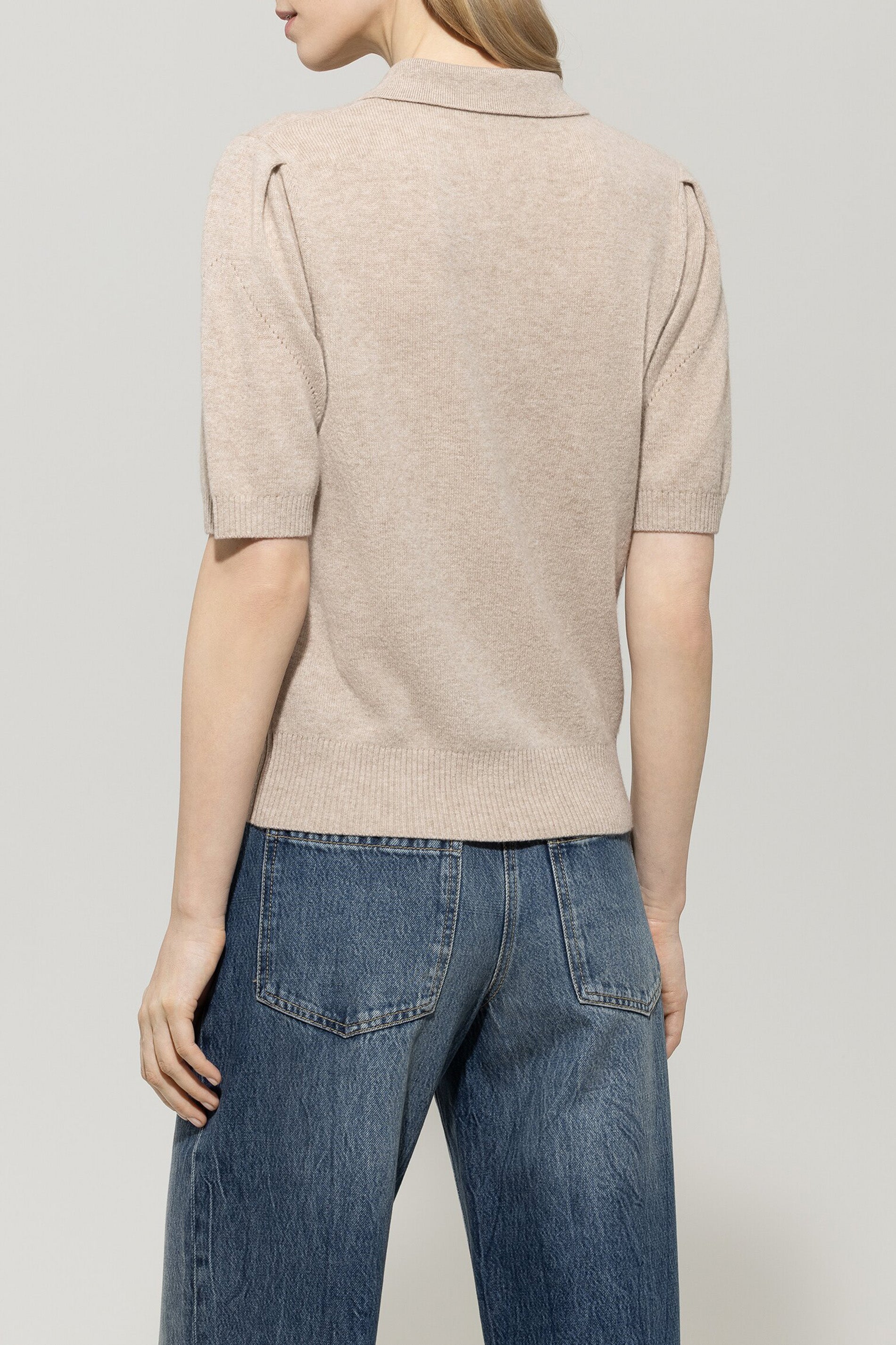 Polo aus Kaschmir-Mix - biscuit - Standard | Model Rück