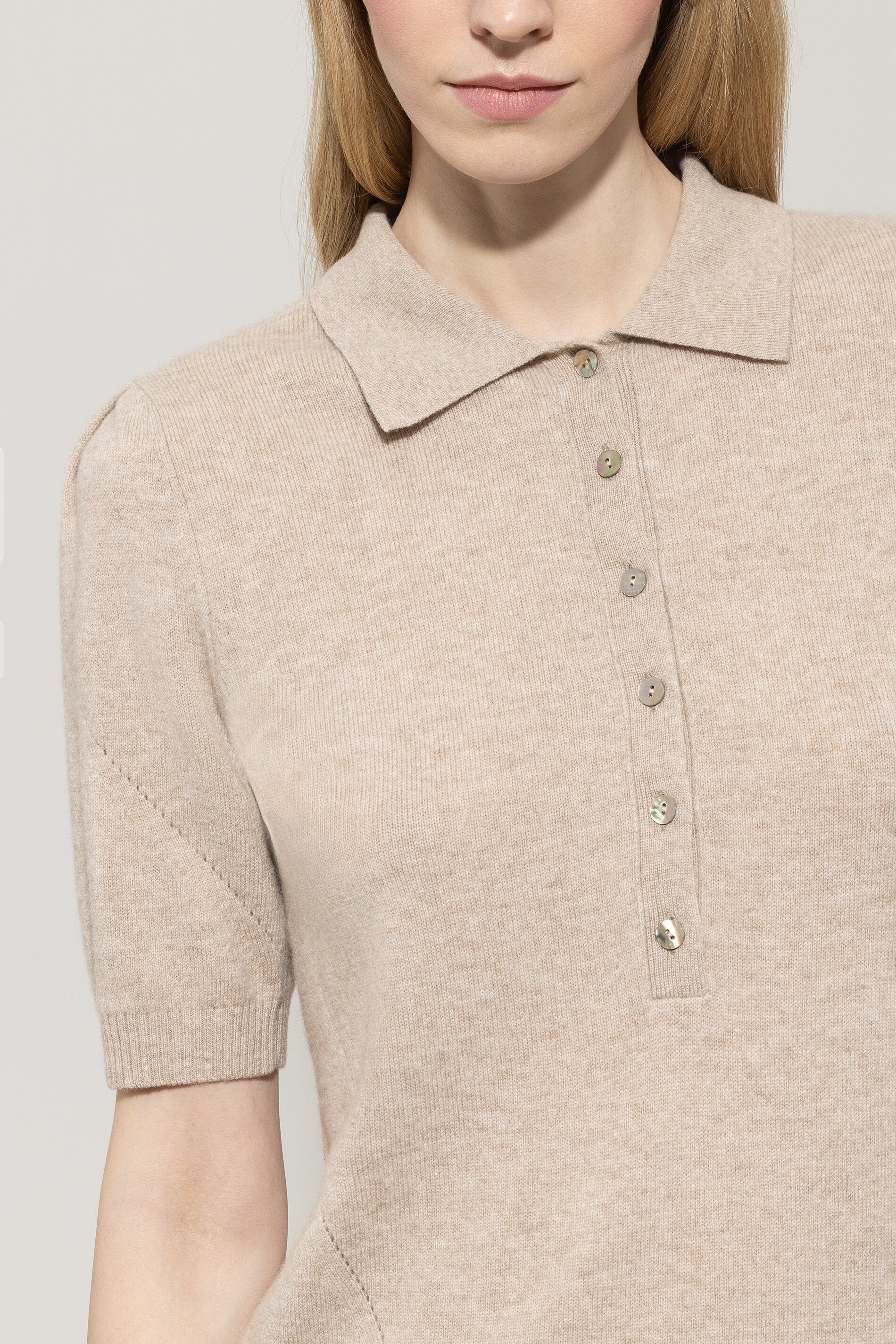 Polo aus Kaschmir-Mix - biscuit - Standard | Model Detail
