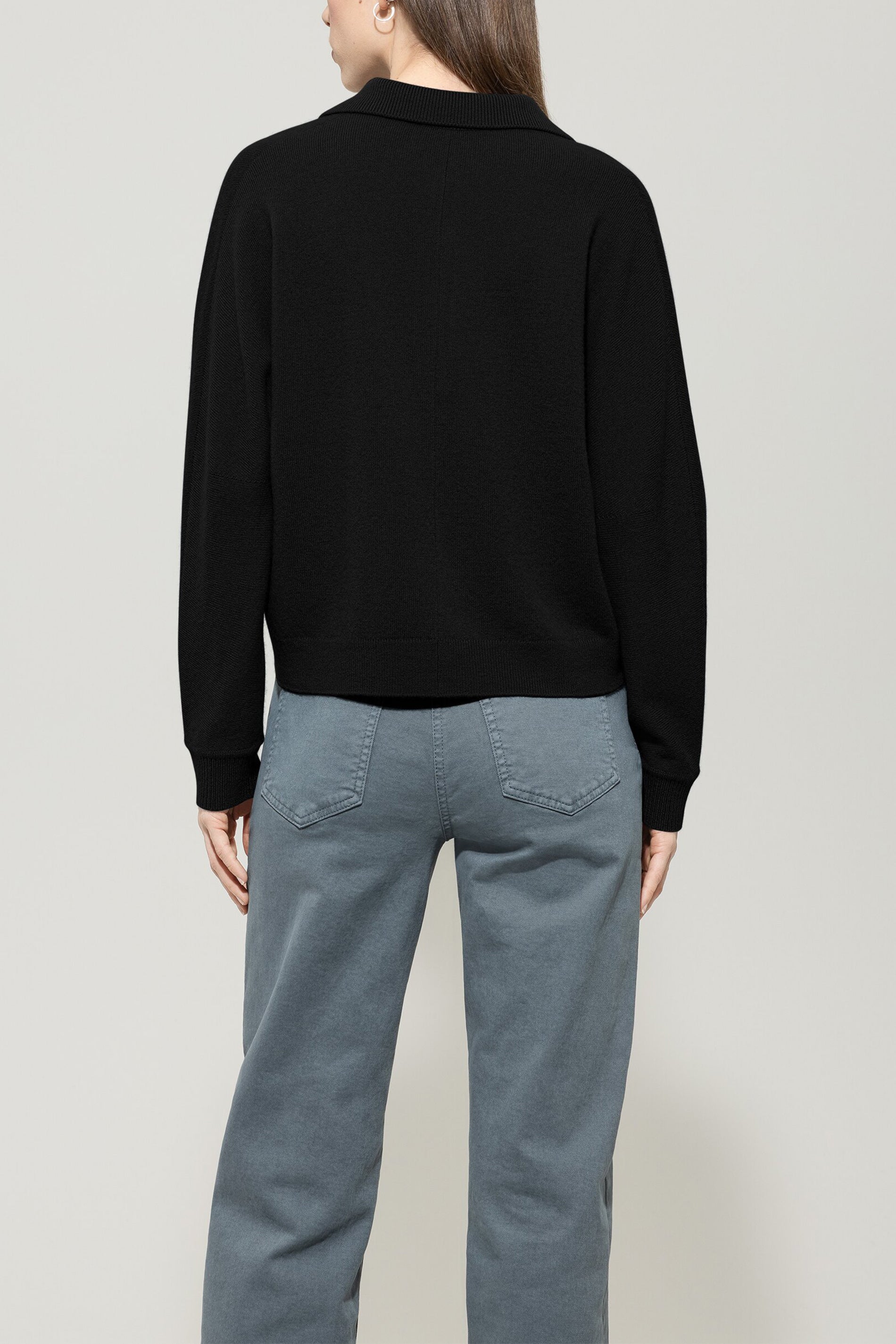 Polo-Shirt aus Kaschmir-Mix - deep black - Standard | Model Rück