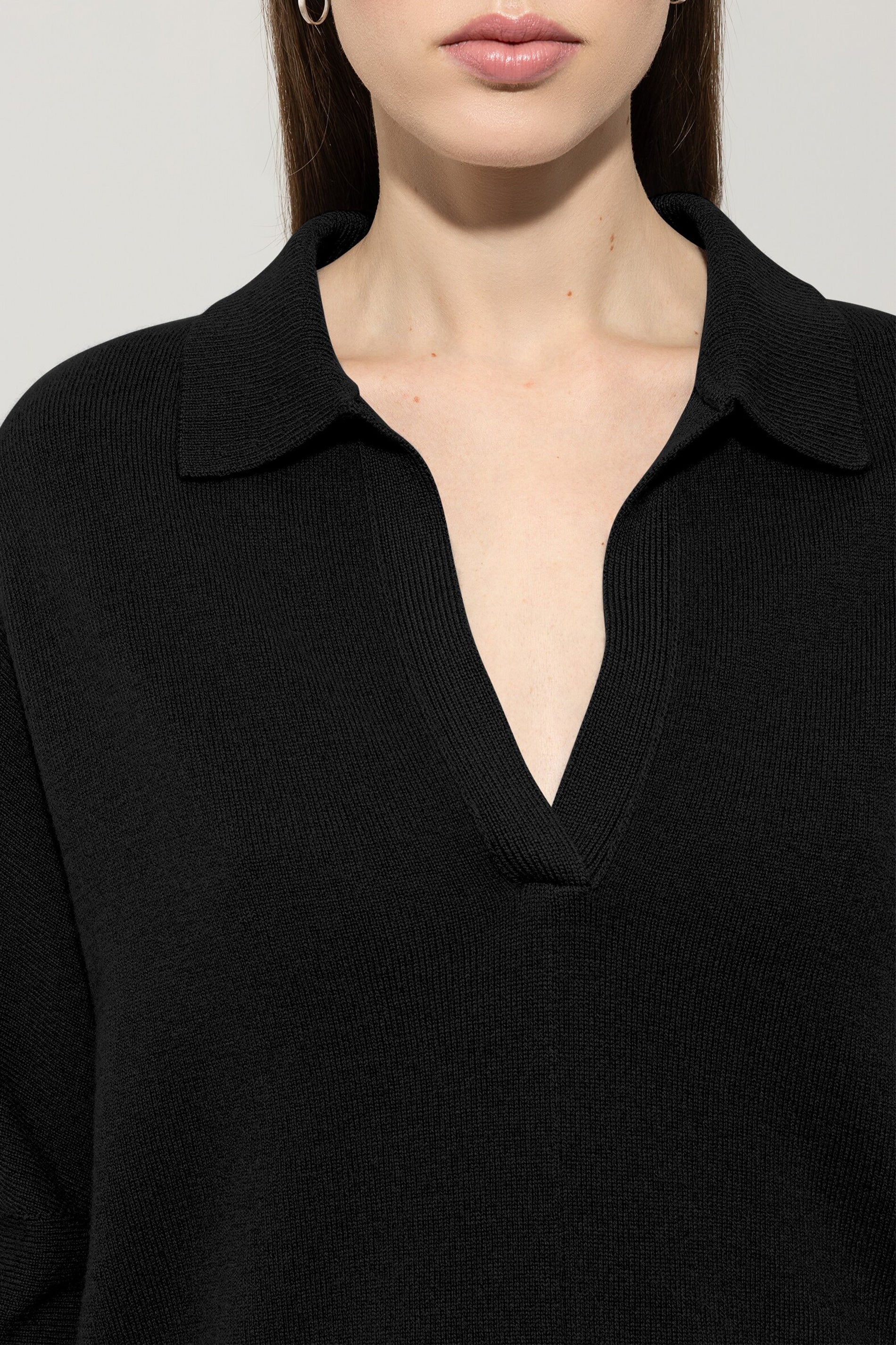 Polo-Shirt aus Kaschmir-Mix - deep black - Standard | Model Detail
