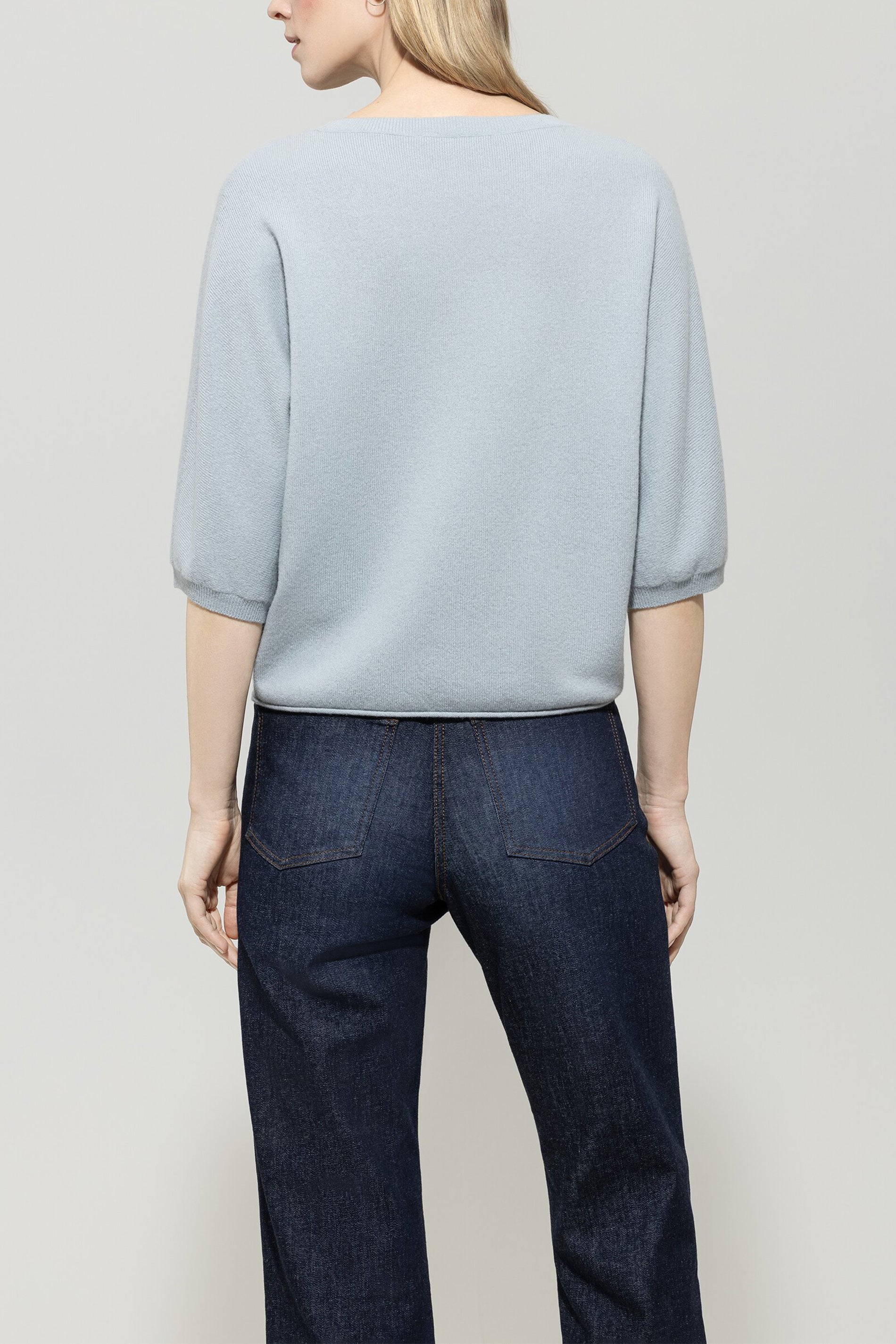 Pullover aus Kaschmir-Mix - light blue - Standard | Model Rück