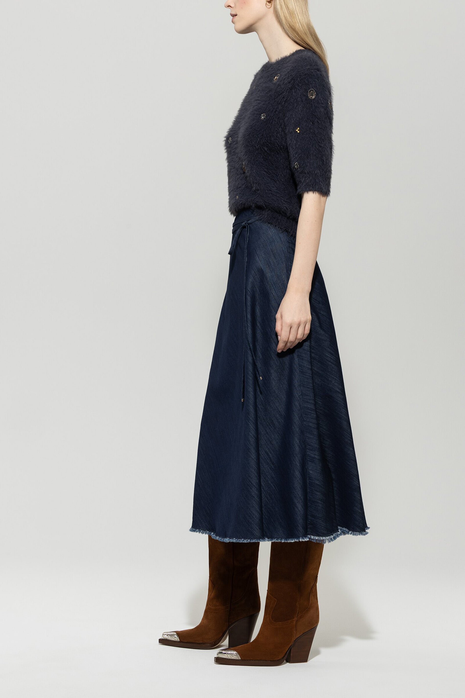 Kurzarm-Pullover mit Steinen - dark blue - Standard | Model Seite