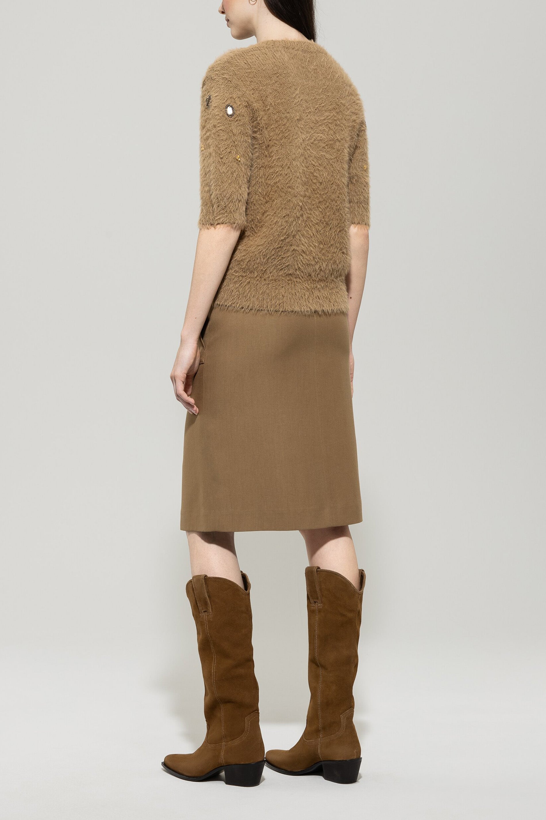 Kurzarm-Pullover mit Steinen - hanf - Standard | Model Rück