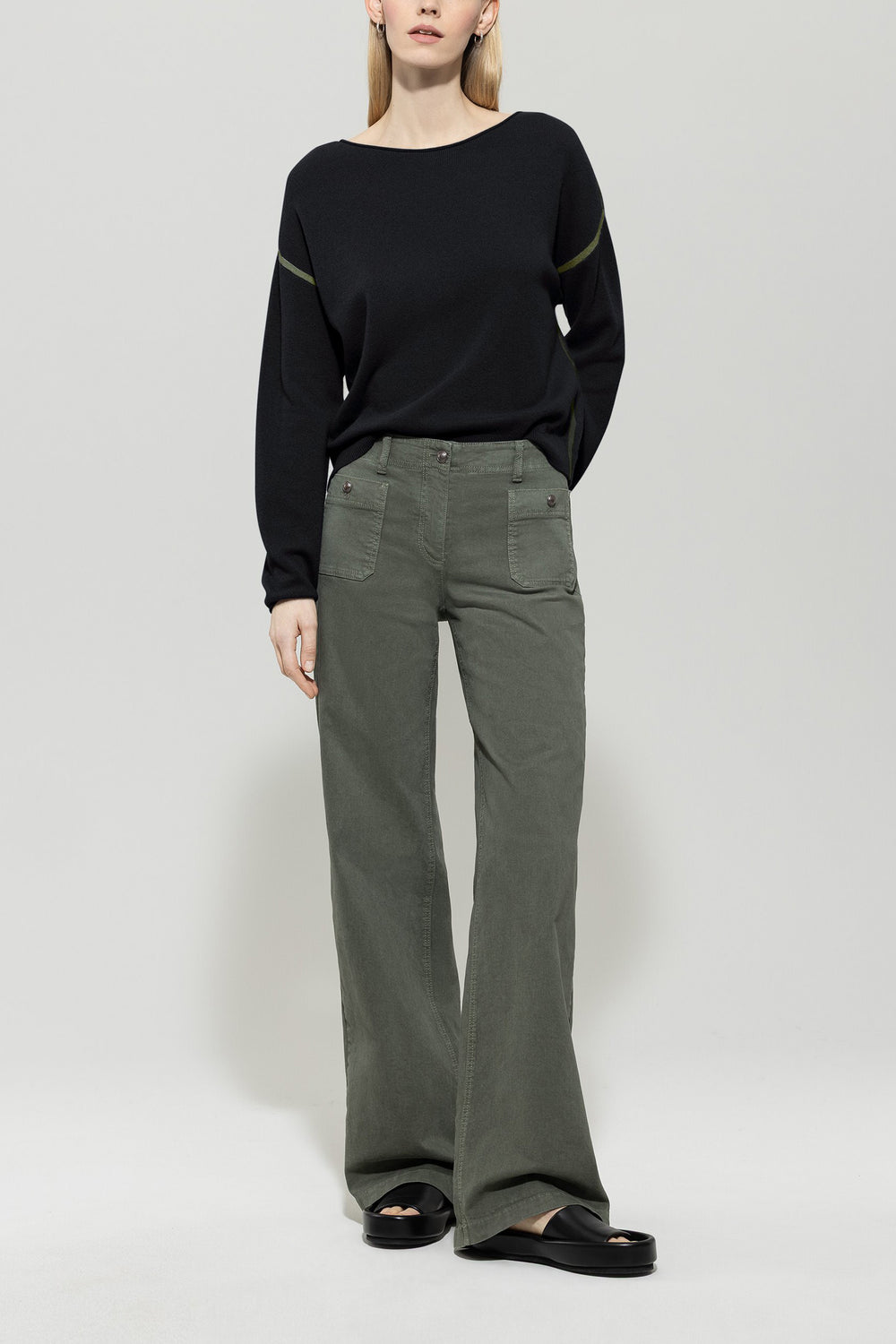 Sweter z kaszmiru - głęboka czerń / chłodny khaki - Standard
