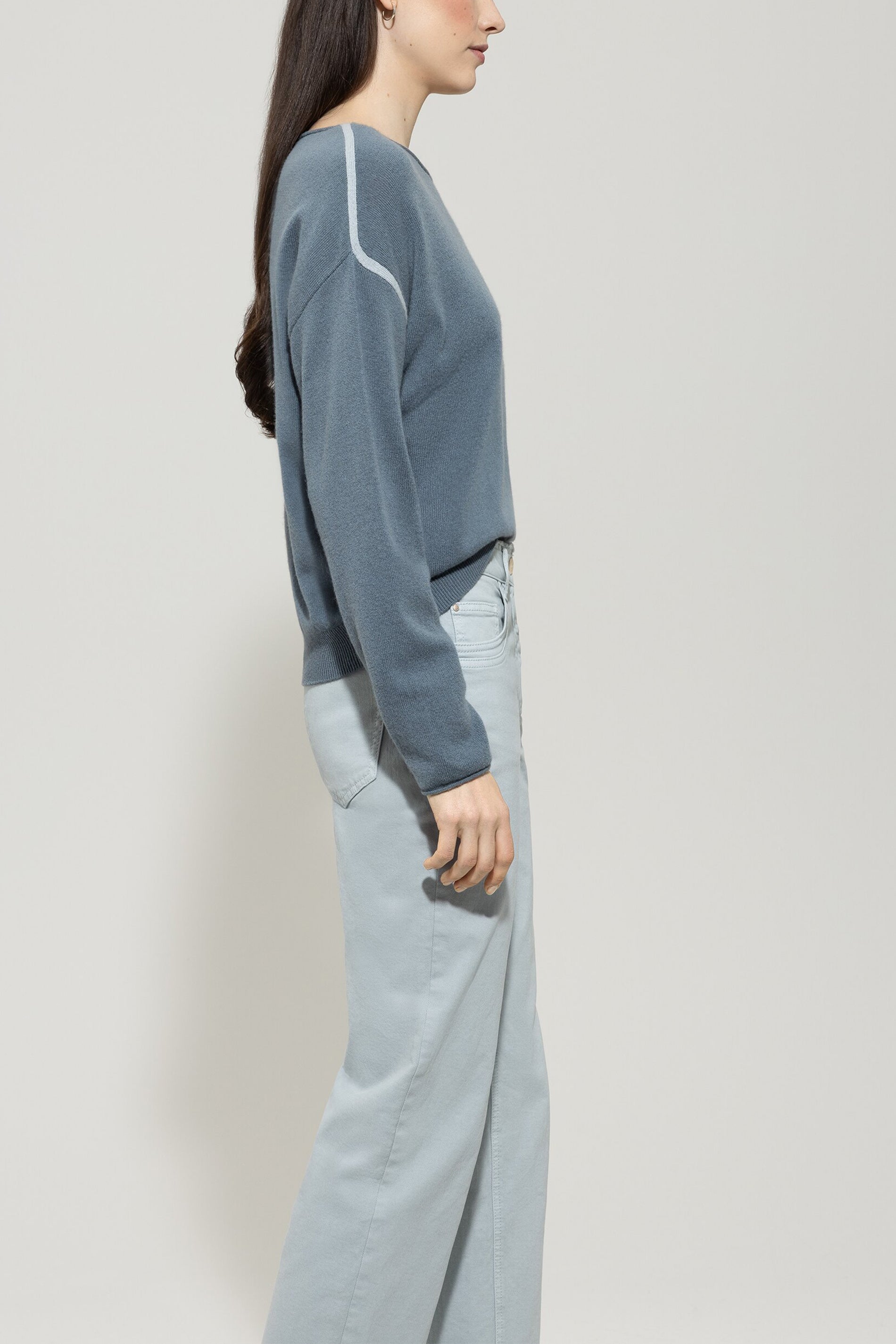 Pullover aus Kaschmir-Mix - greyish blue / light blue - Standard | Model Seite