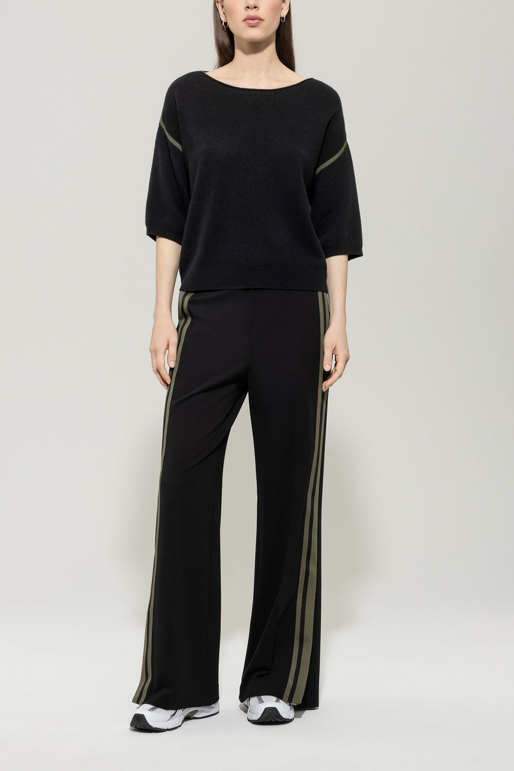 Cashmere-blend sweater - deep black / cool khaki - Standard