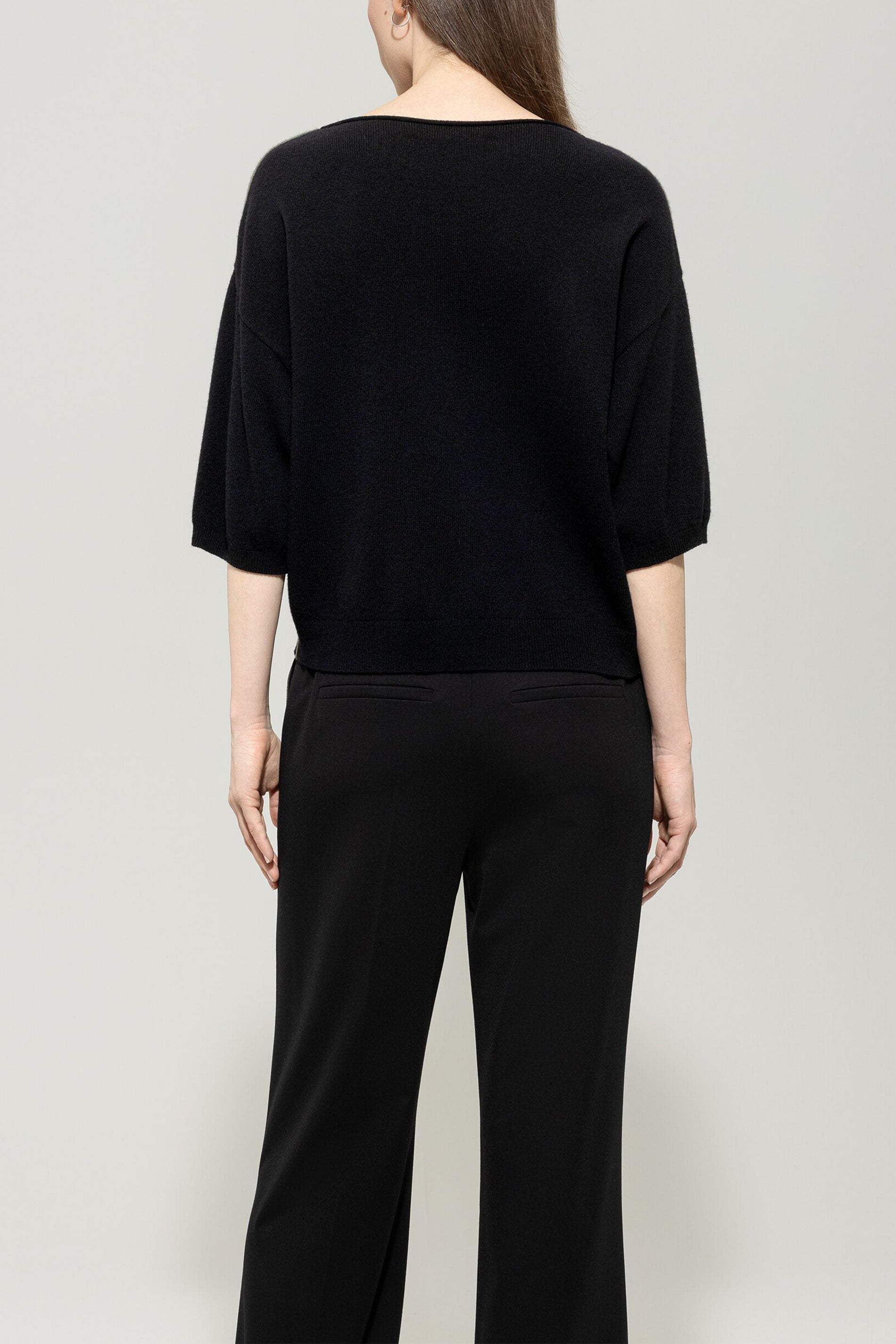 Pullover aus Kaschmir-Mix - deep black / cool khaki - Standard | Model Rück