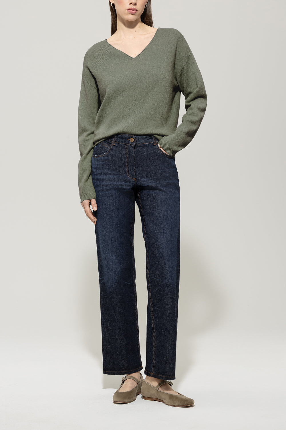 V-shape cashmere-blend sweater - cool khaki - Standard