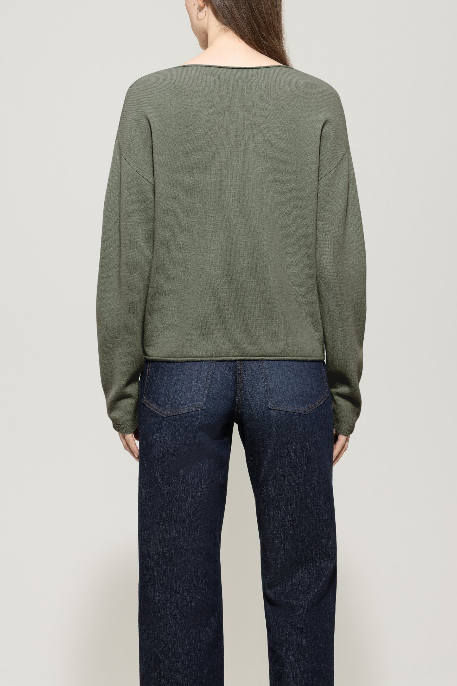 V-Pullover aus Kaschmir-Mix - cool khaki - Standard | Model Rück