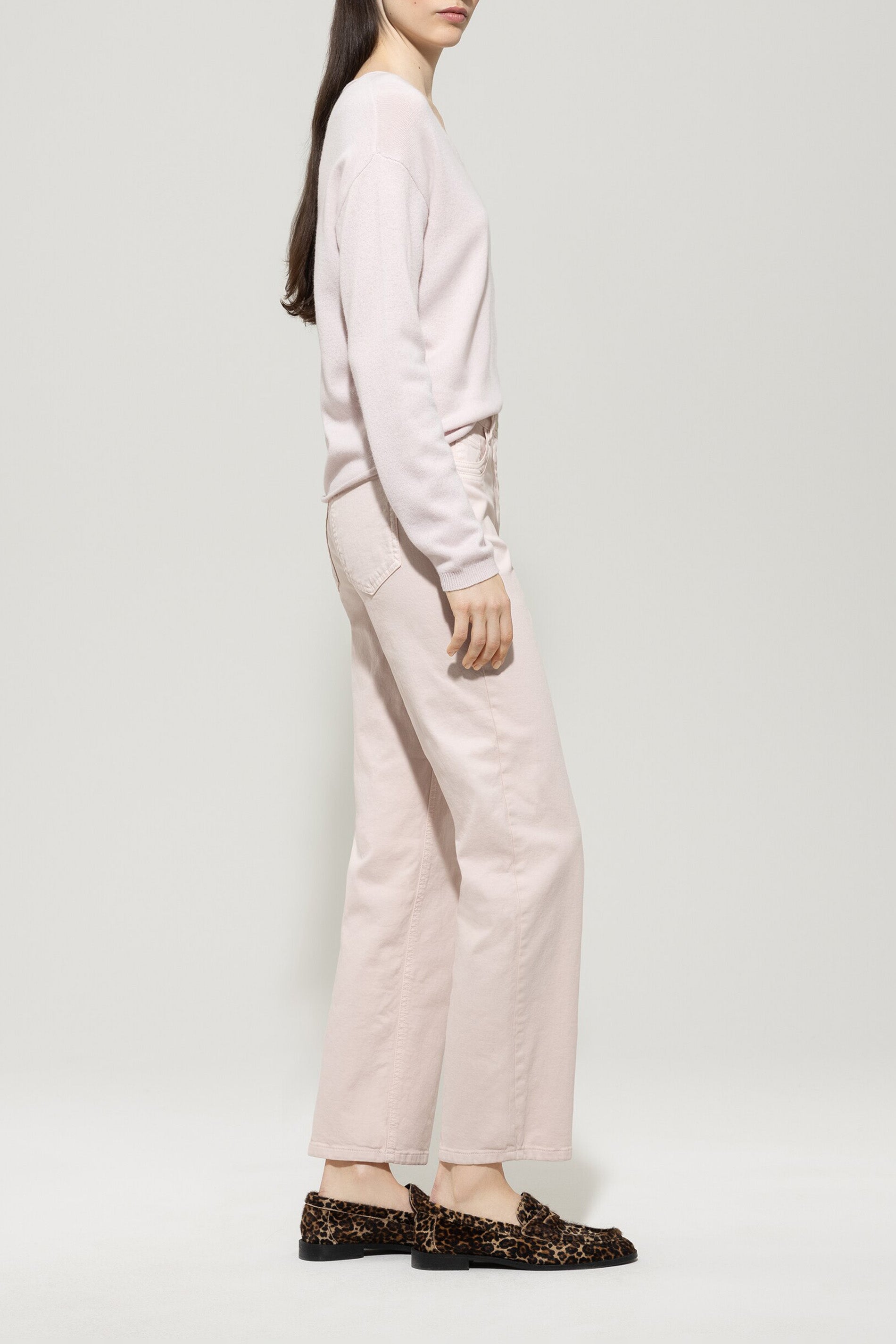 V-Pullover aus Kaschmir-Mix - creamy powder - Standard | Model Seite