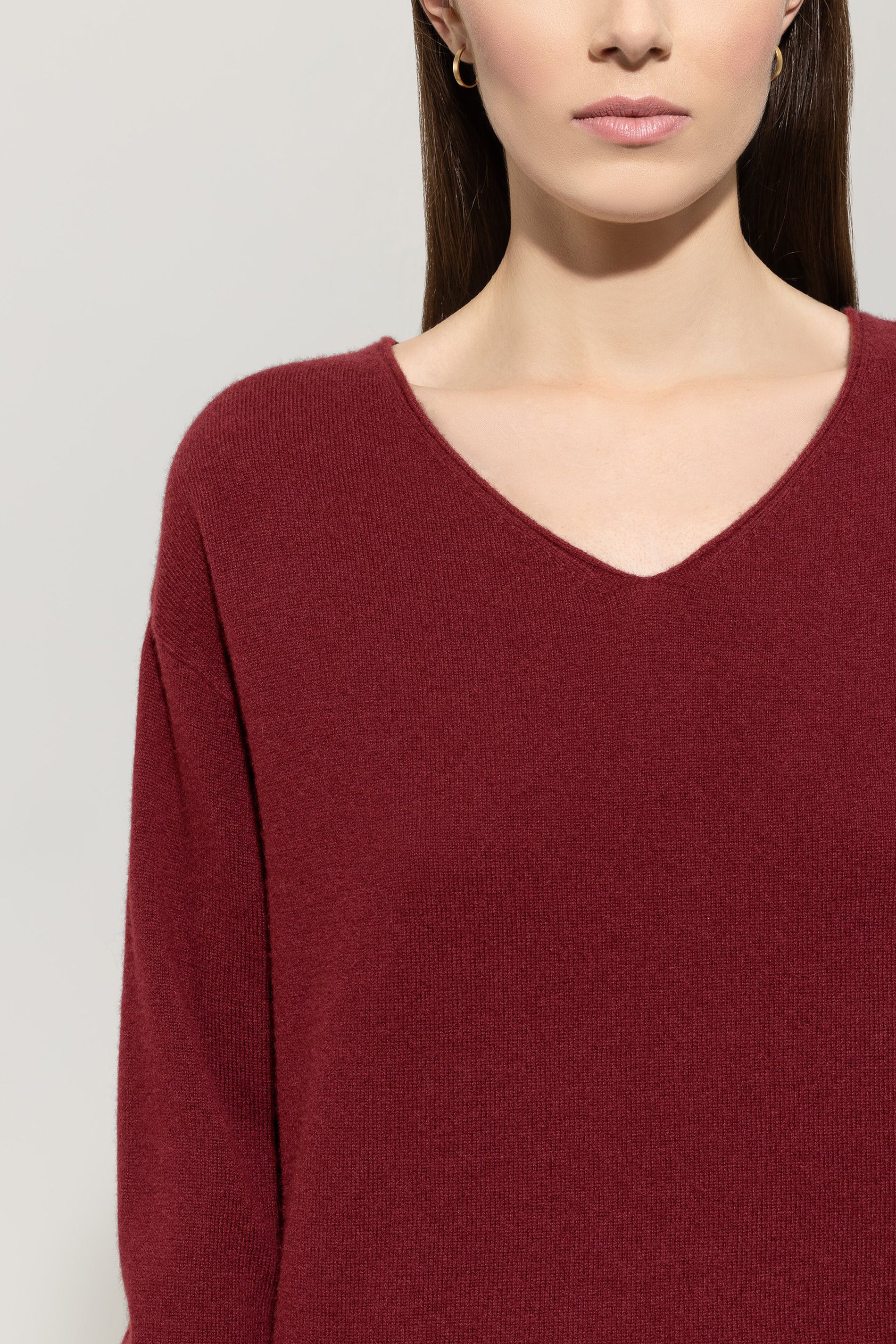 V-Pullover aus Kaschmir-Mix - berry red - Standard | Model Detail