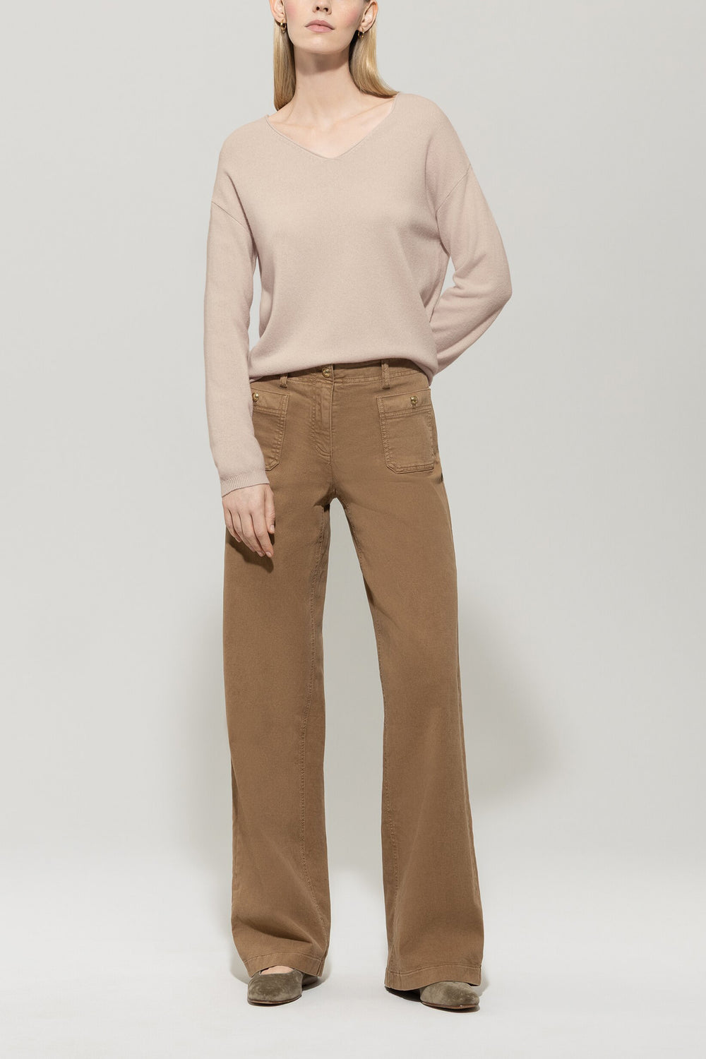 V-shape cashmere-blend sweater - biscuit - Standard