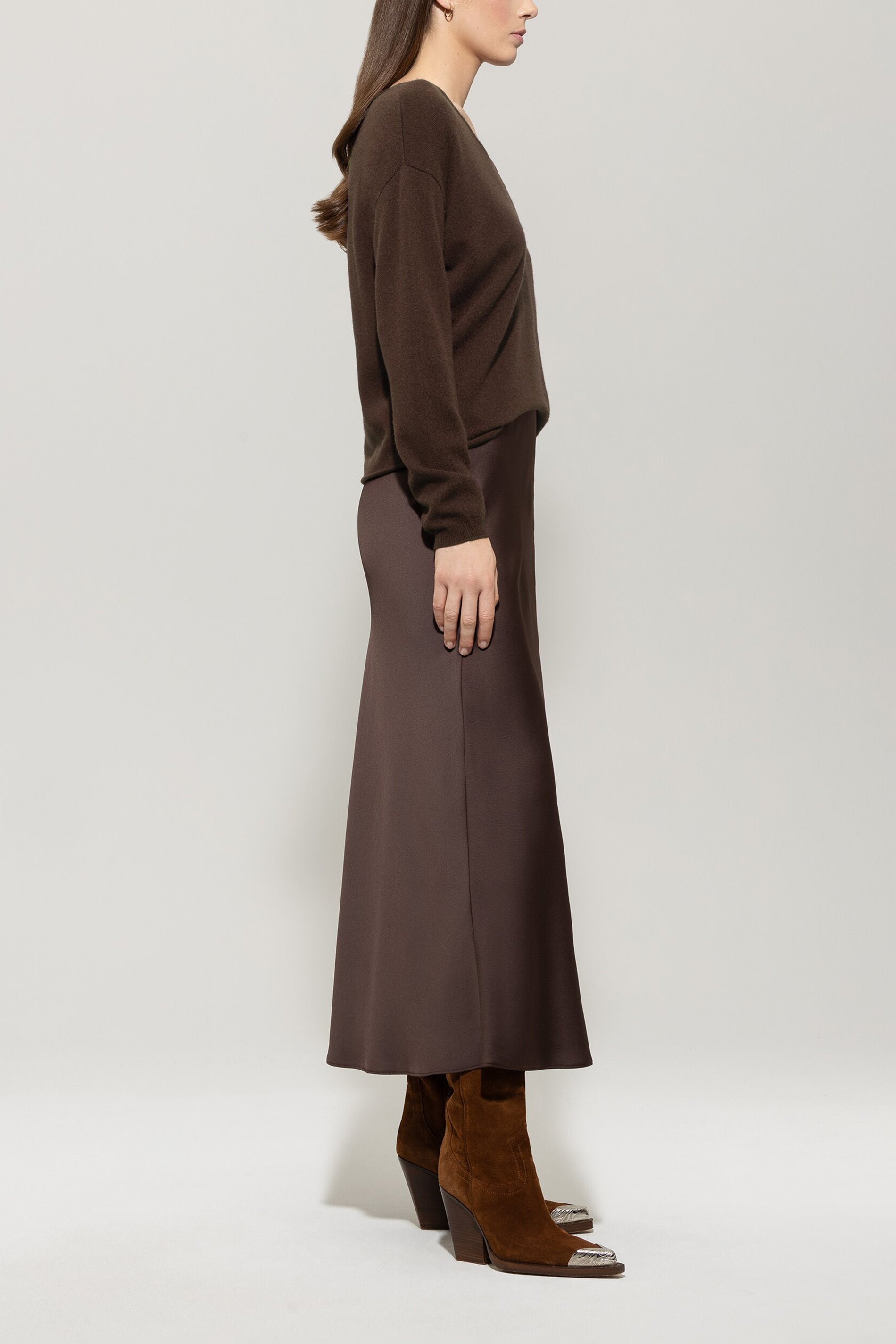 V-Pullover aus Kaschmir-Mix - espresso - Standard | Model Seite