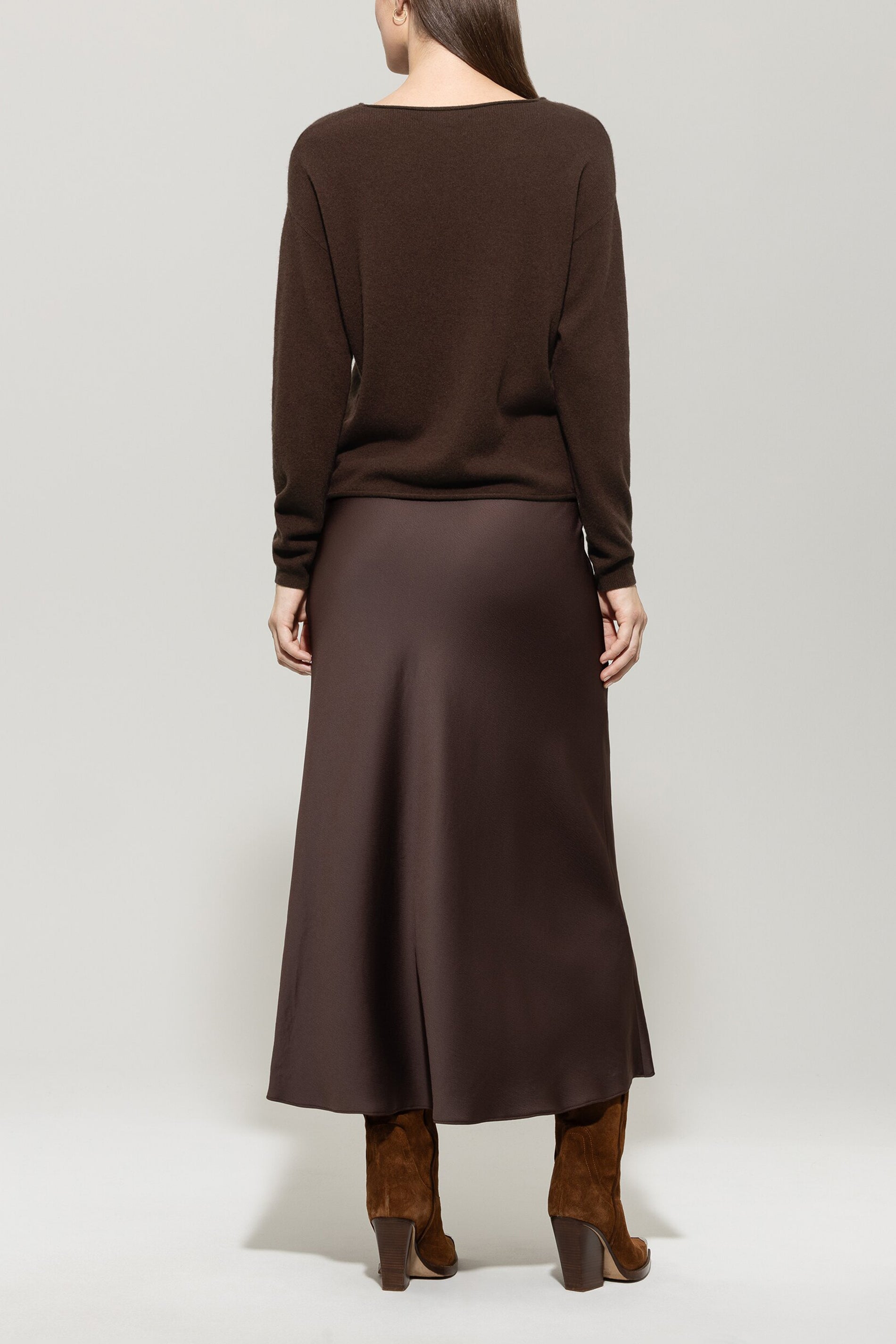 V-Pullover aus Kaschmir-Mix - espresso - Standard | Model Rück