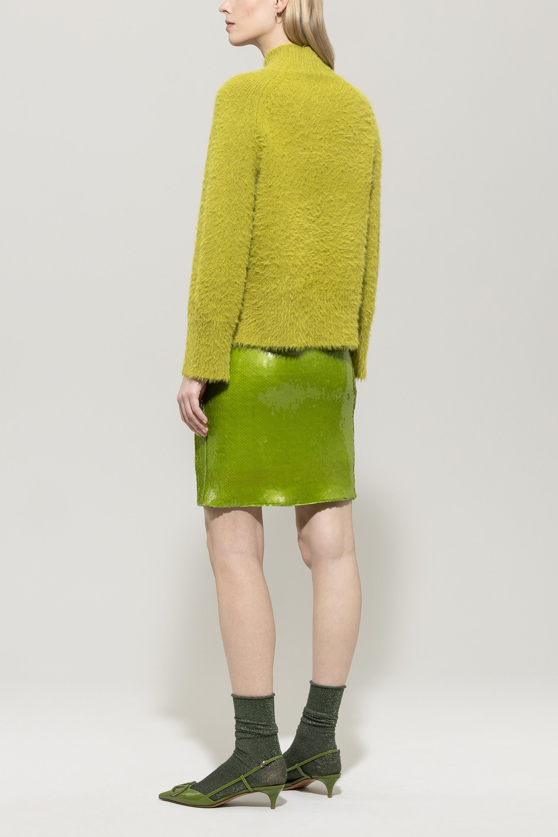 Pullover in Fell-Optik - acid green - Standard | Model Rück