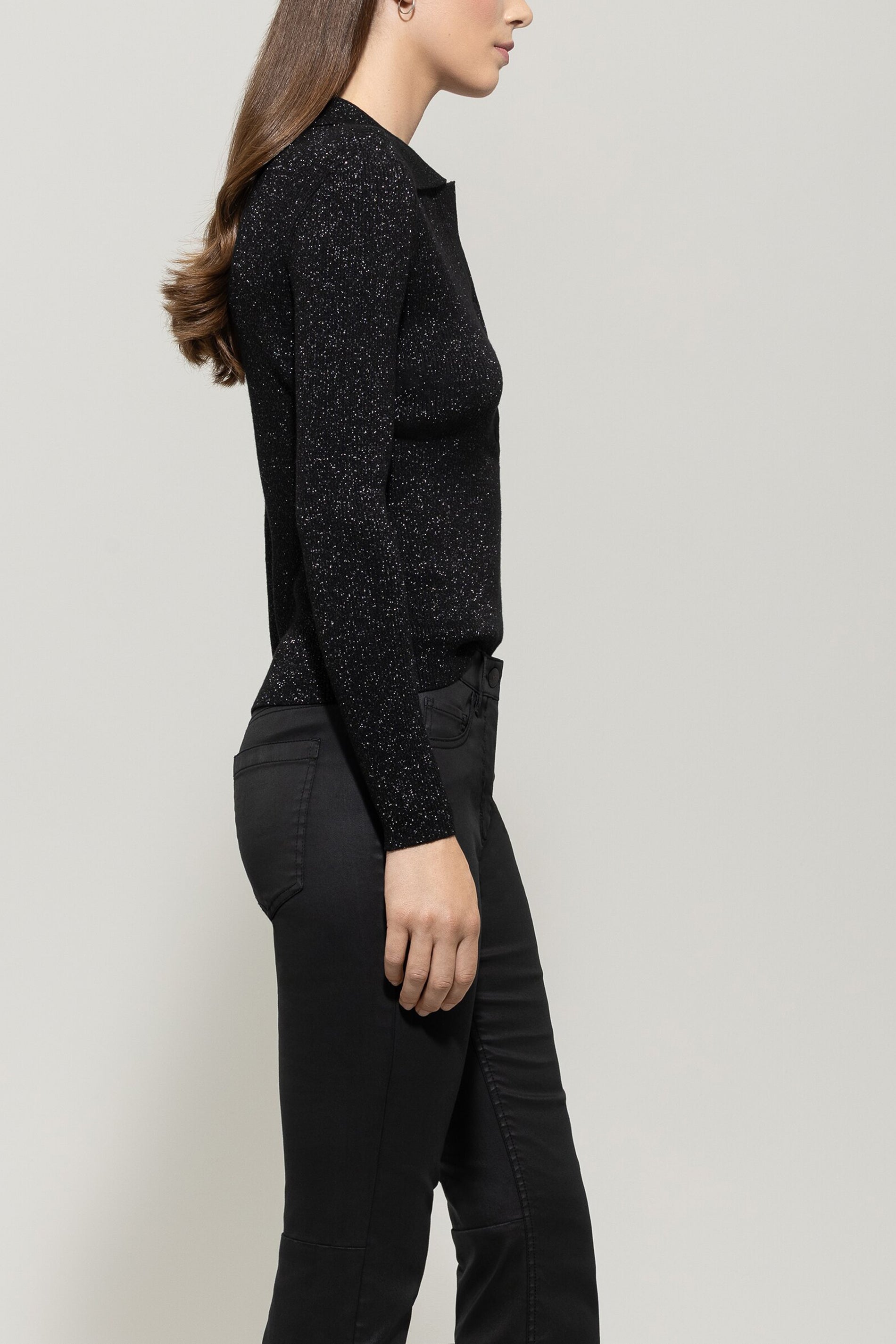 Pullover aus Woll-Mix - deep black - Standard | Model Seite