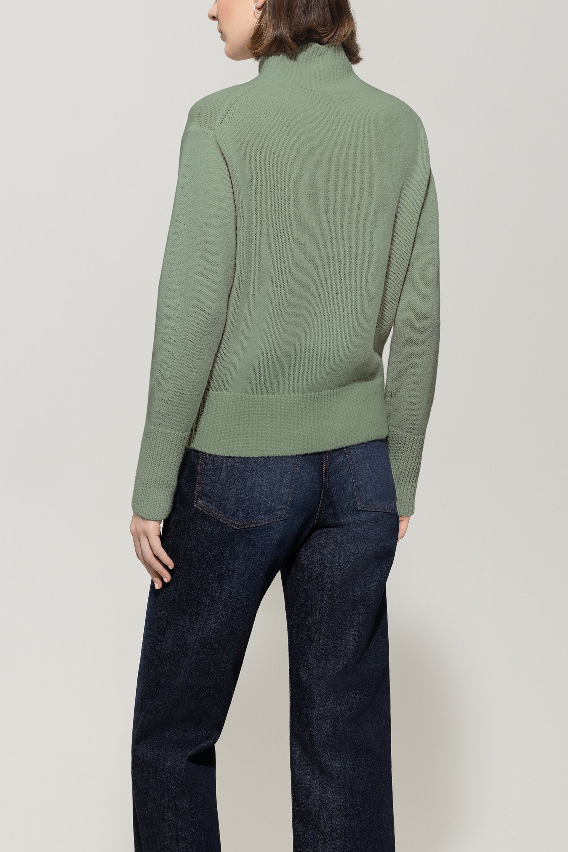 Pullover aus Kaschmir-Mix - salbei - Standard | Model Rück
