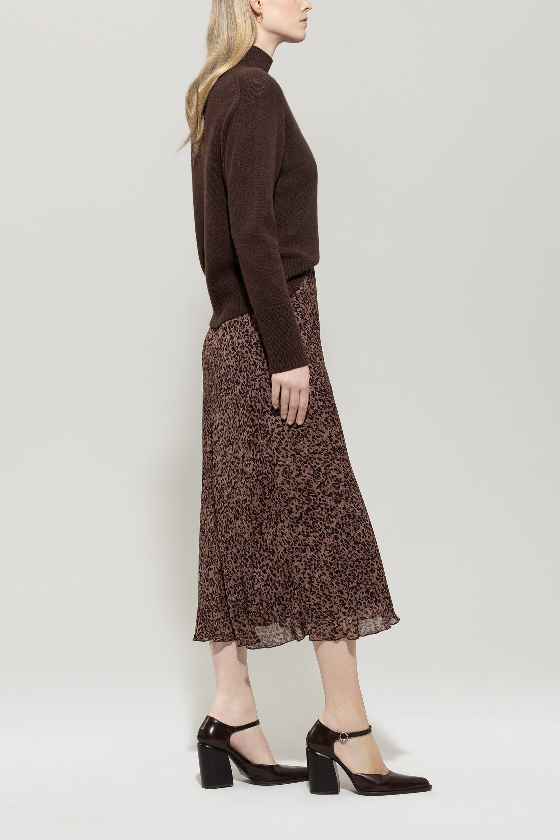 Pullover aus Kaschmir-Mix - espresso - Standard | Model Seite