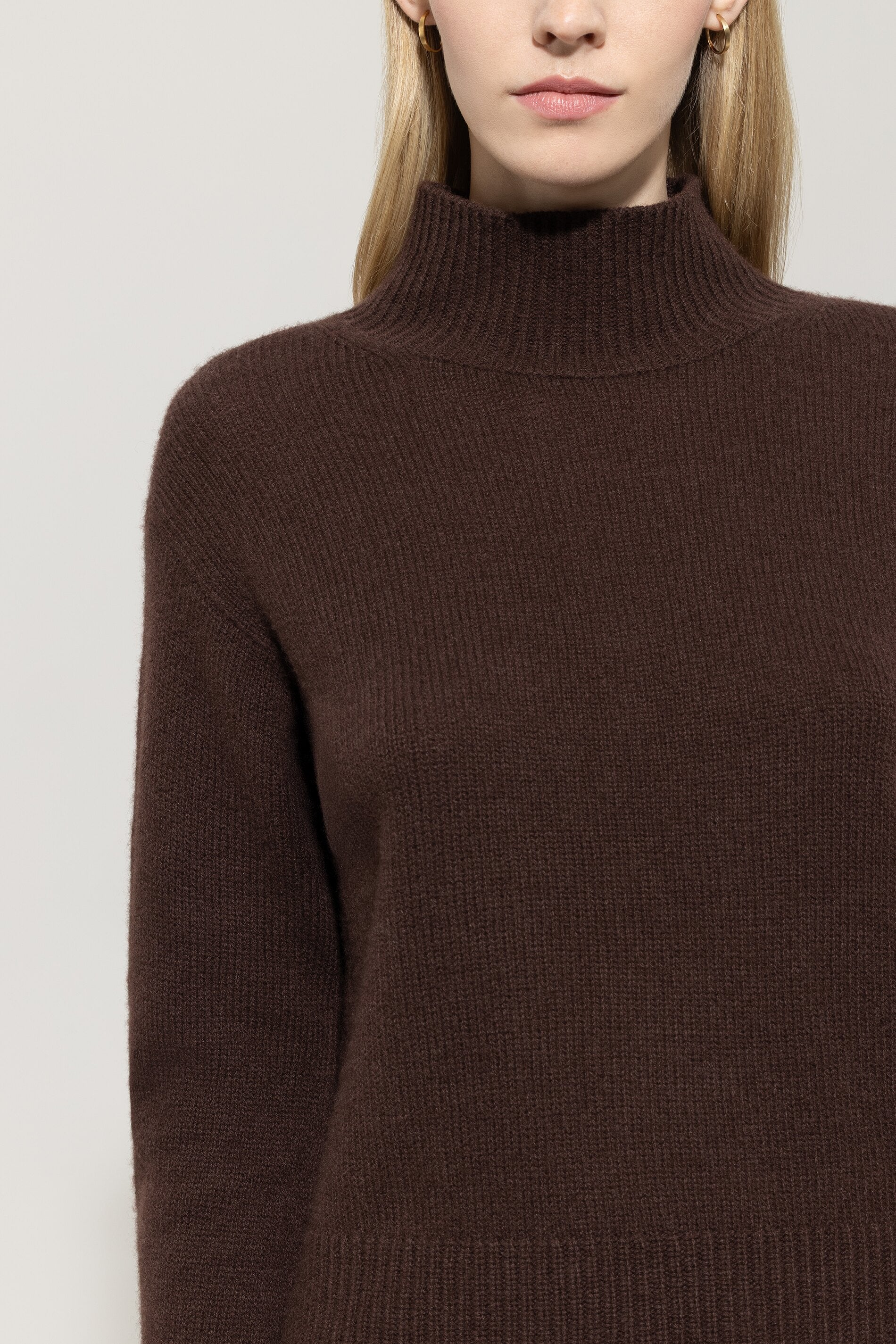 Pullover aus Kaschmir-Mix - espresso - Standard | Model Detail