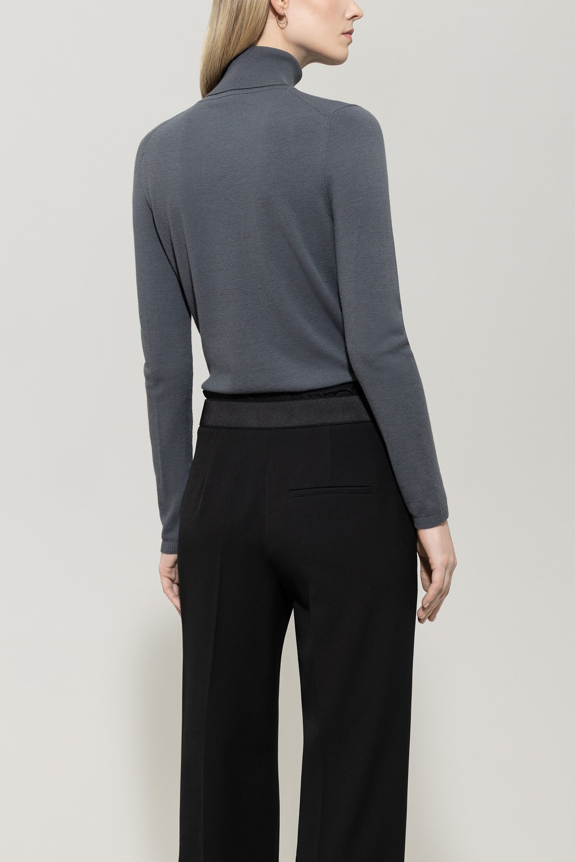 Rollkragen-Pulli aus Woll-Mix - urban grey - Standard | Model Rück