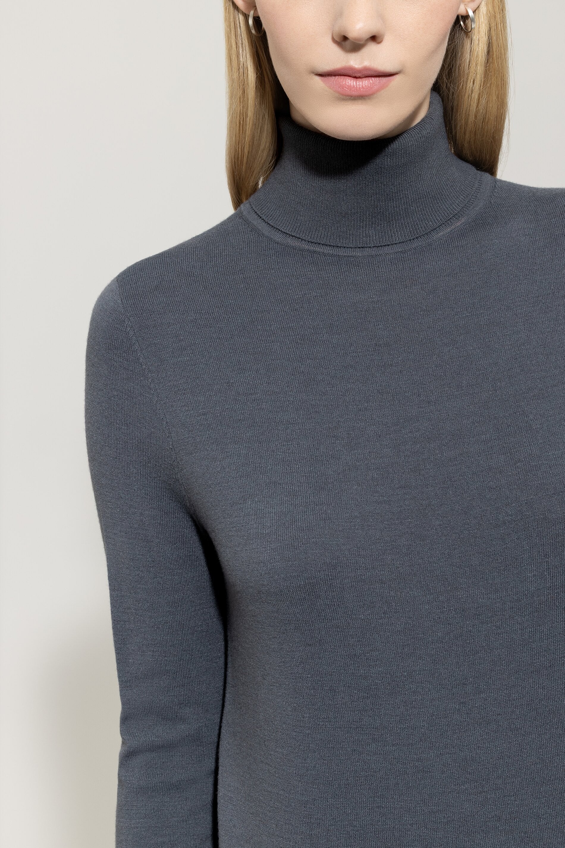 Rollkragen-Pulli aus Woll-Mix - urban grey - Standard | Model Detail