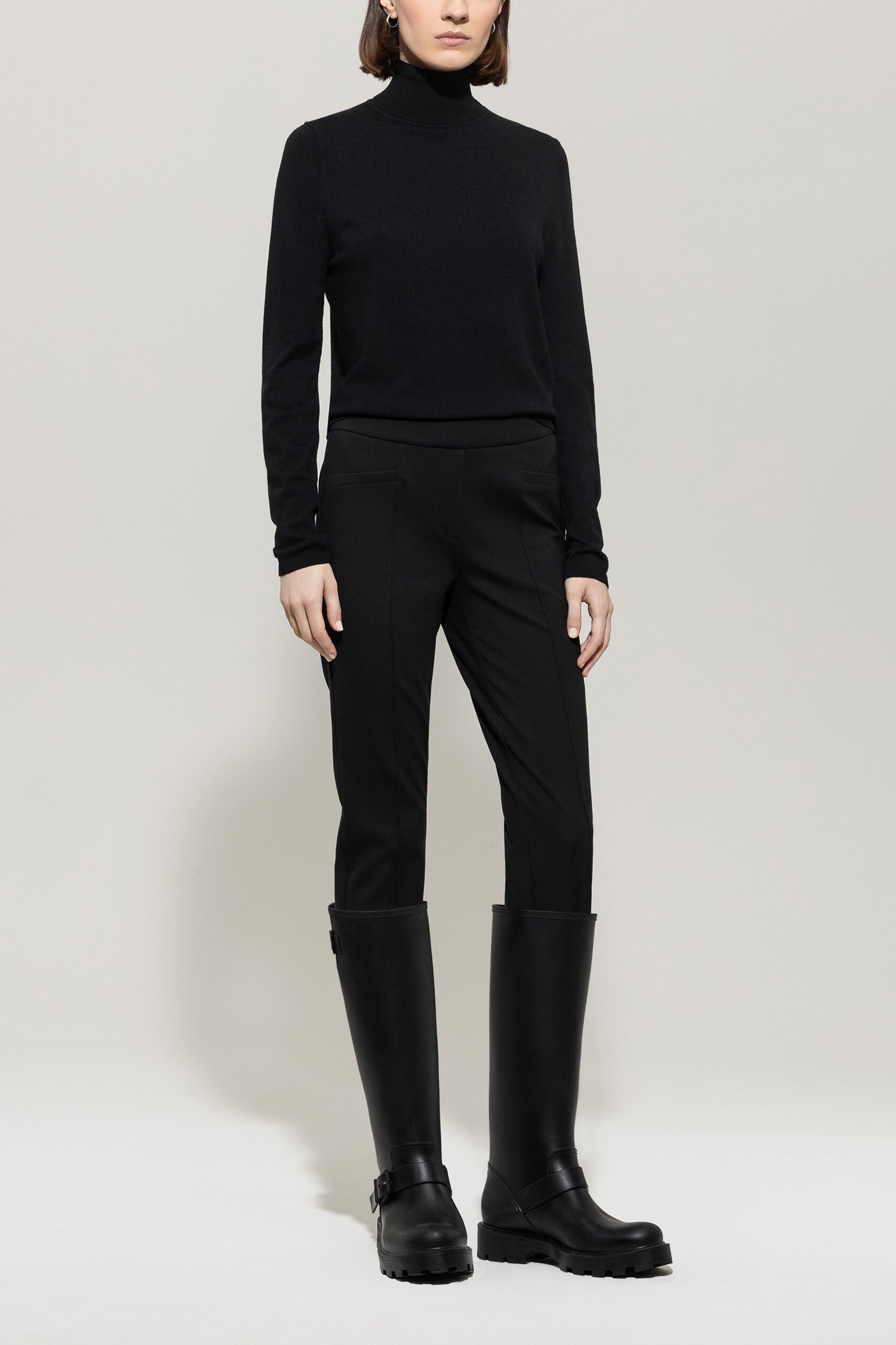 Rollkragen-Pulli aus Woll-Mix - deep black - Standard | Model Front