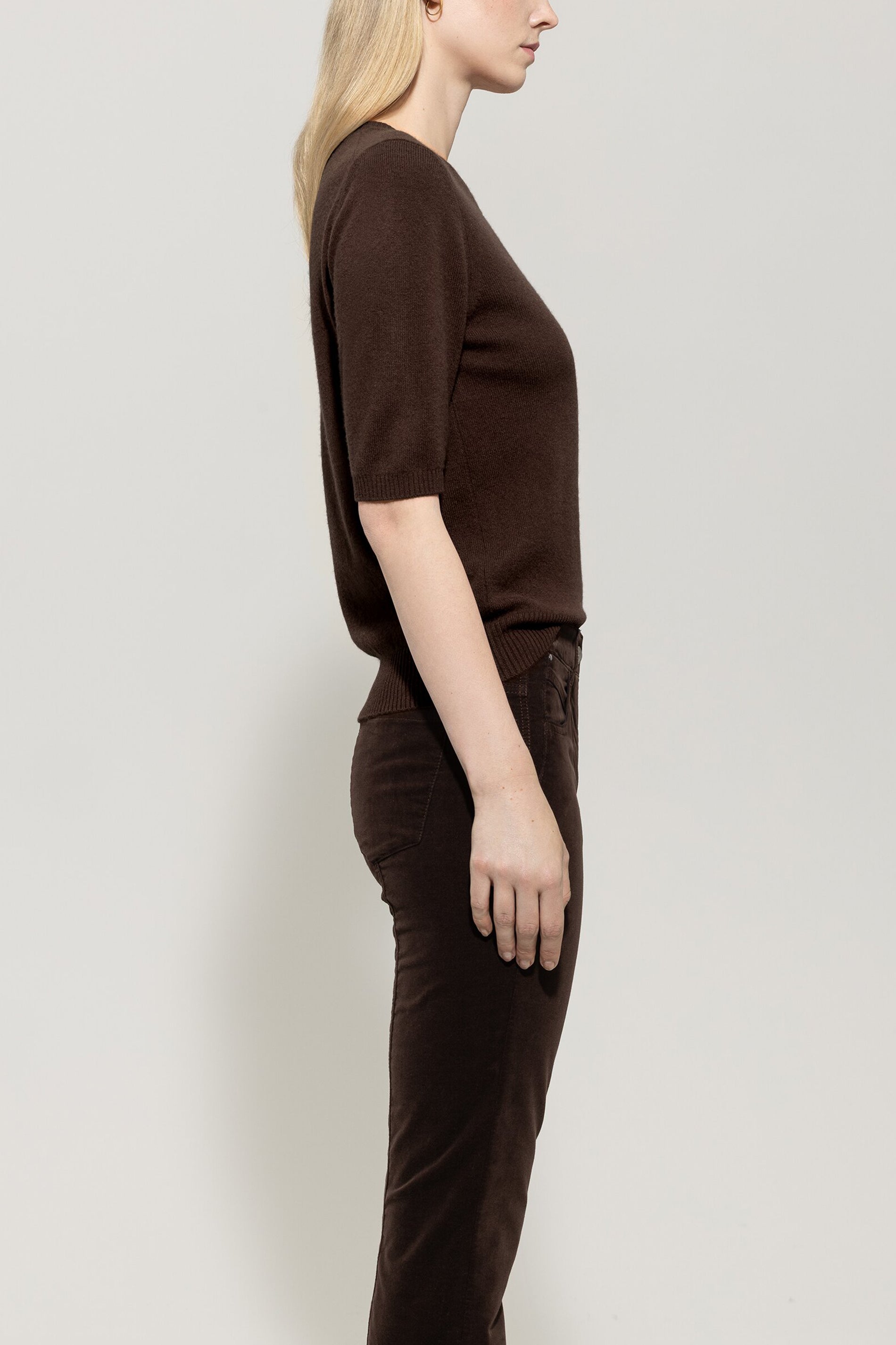 Kurzarm-Pulli aus Kaschmir-Mix - espresso - Standard | Model Seite