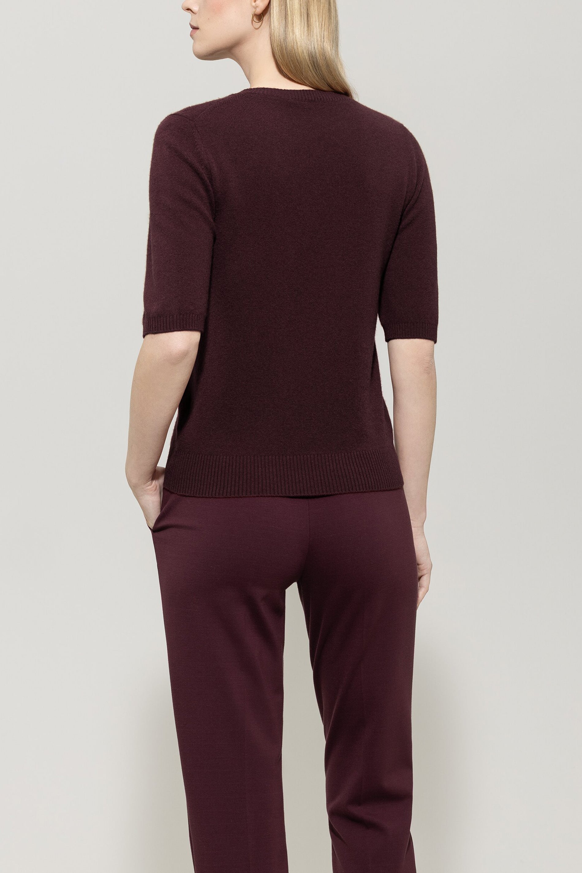 Kurzarm-Pulli aus Kaschmir-Mix - burgundy - Standard | Model Rück