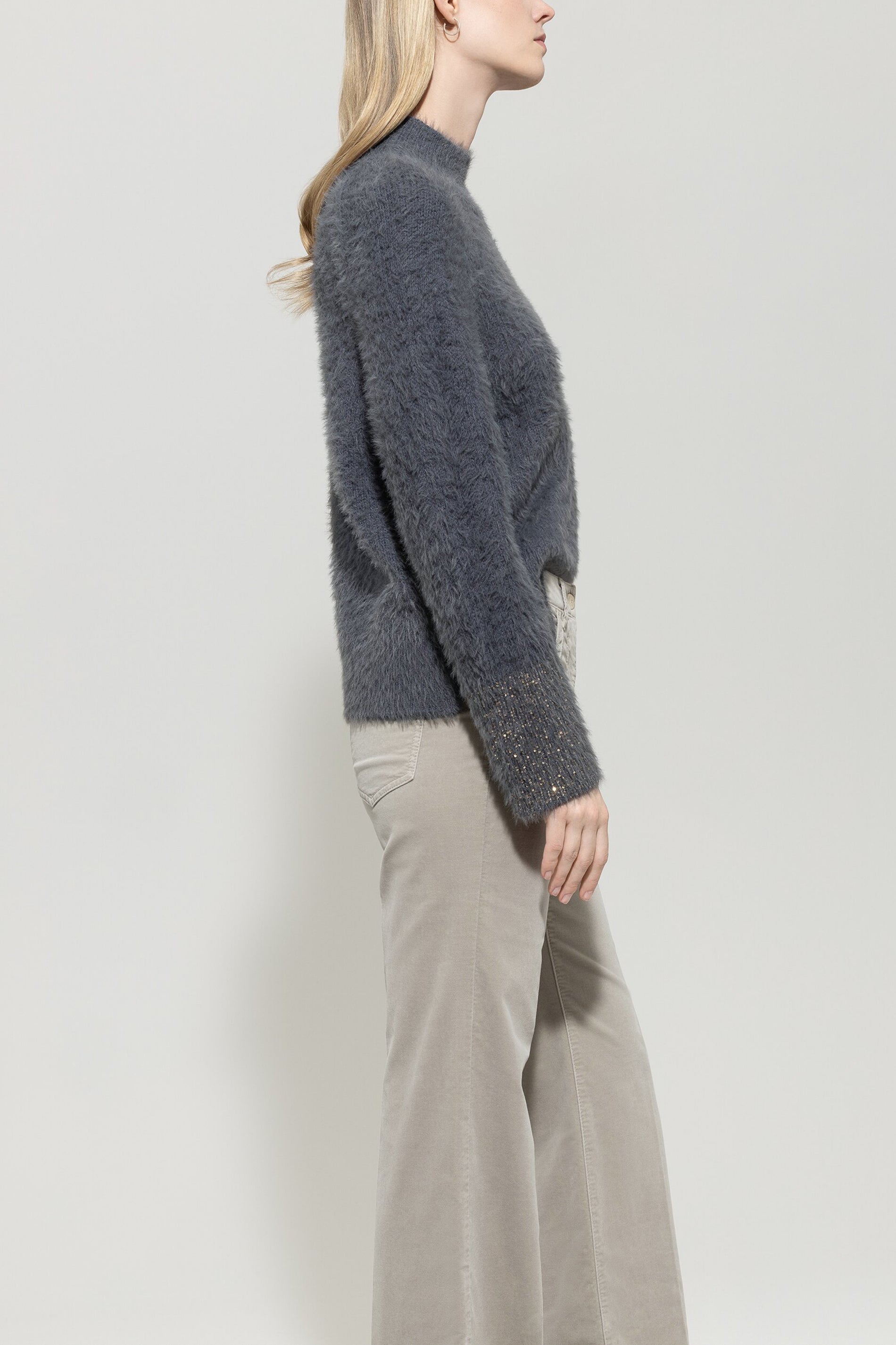 Pullover in Fell-Optik - urban grey - Standard | Model Seite