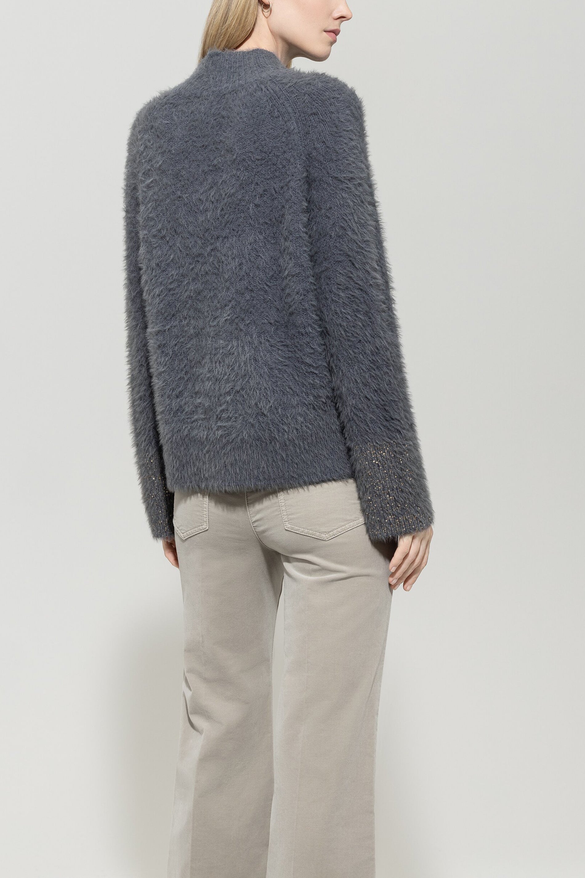 Pullover in Fell-Optik - urban grey - Standard | Model Rück