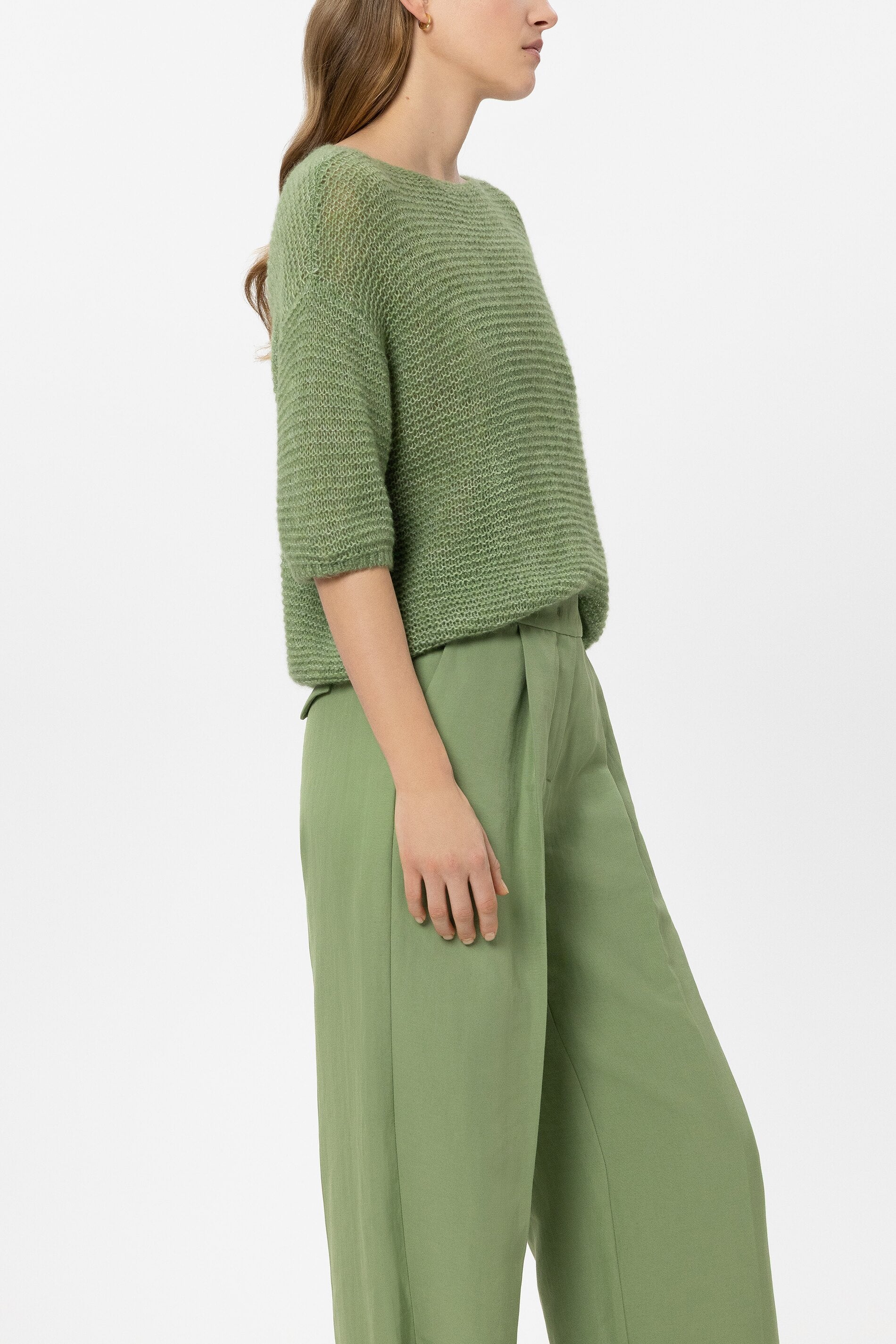 Pullover aus Alpaka-Mix - moss green - Standard | Model Seite