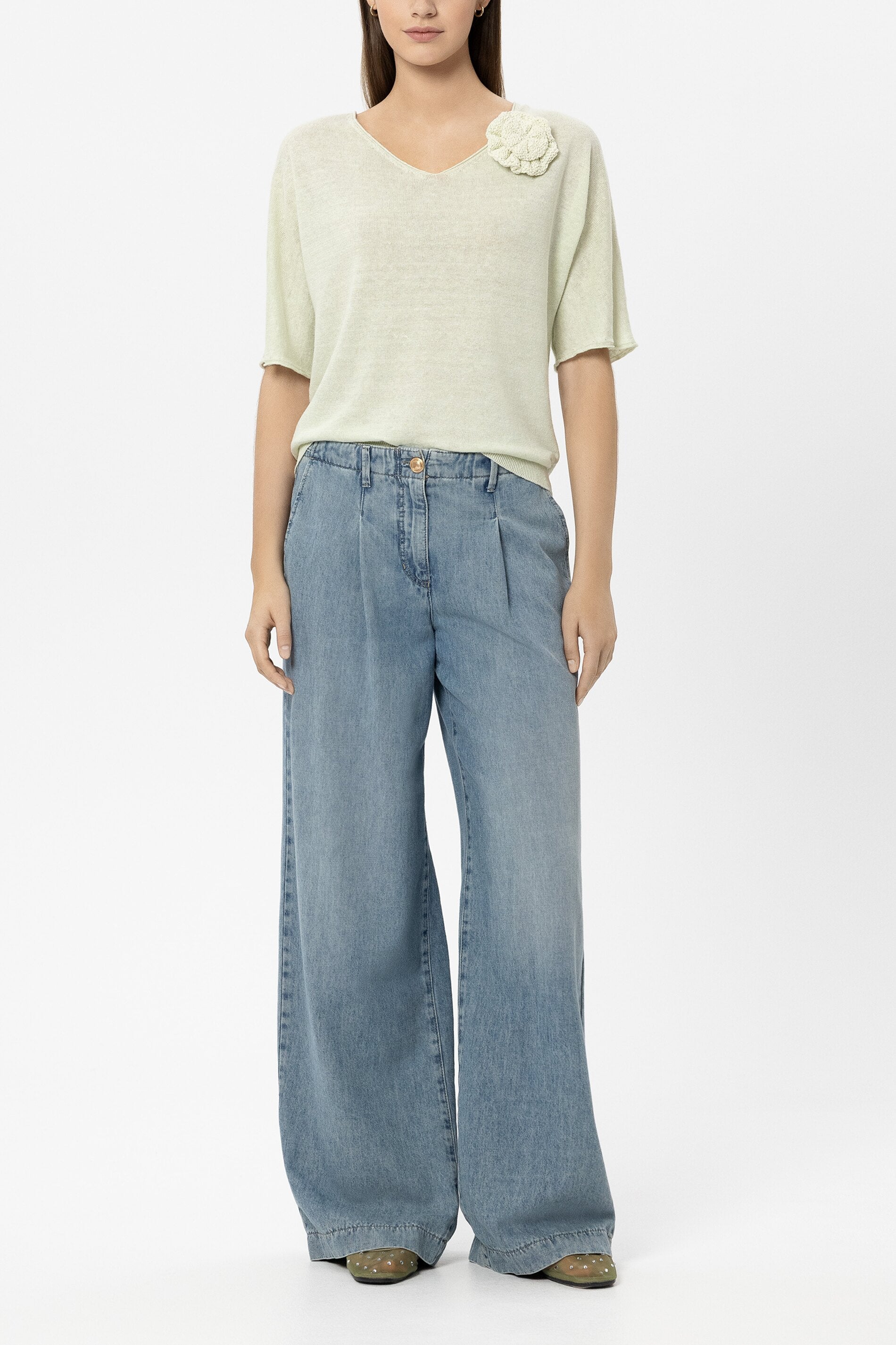 Leinen-Pullover mit V-Neck - pistachio - Standard | Model Front