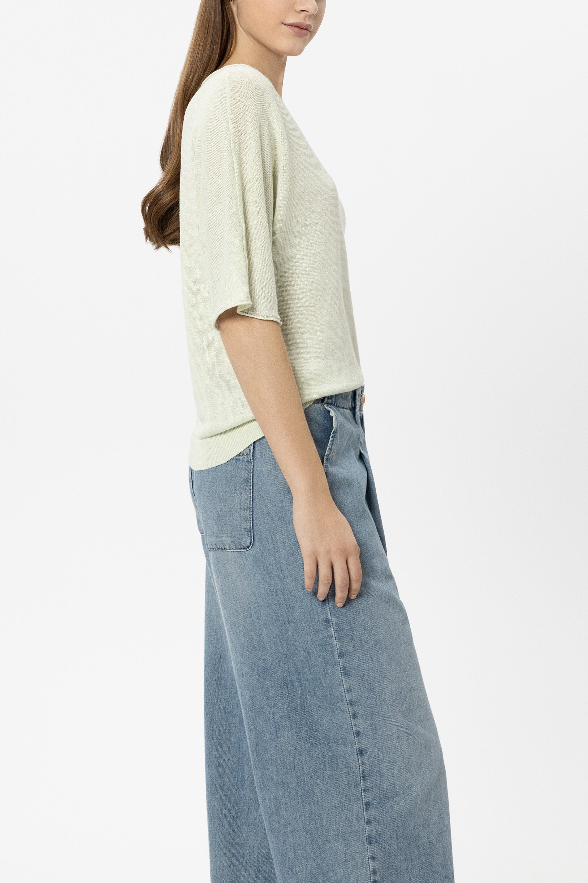 Leinen-Pullover mit V-Neck - pistachio - Standard | Model Seite