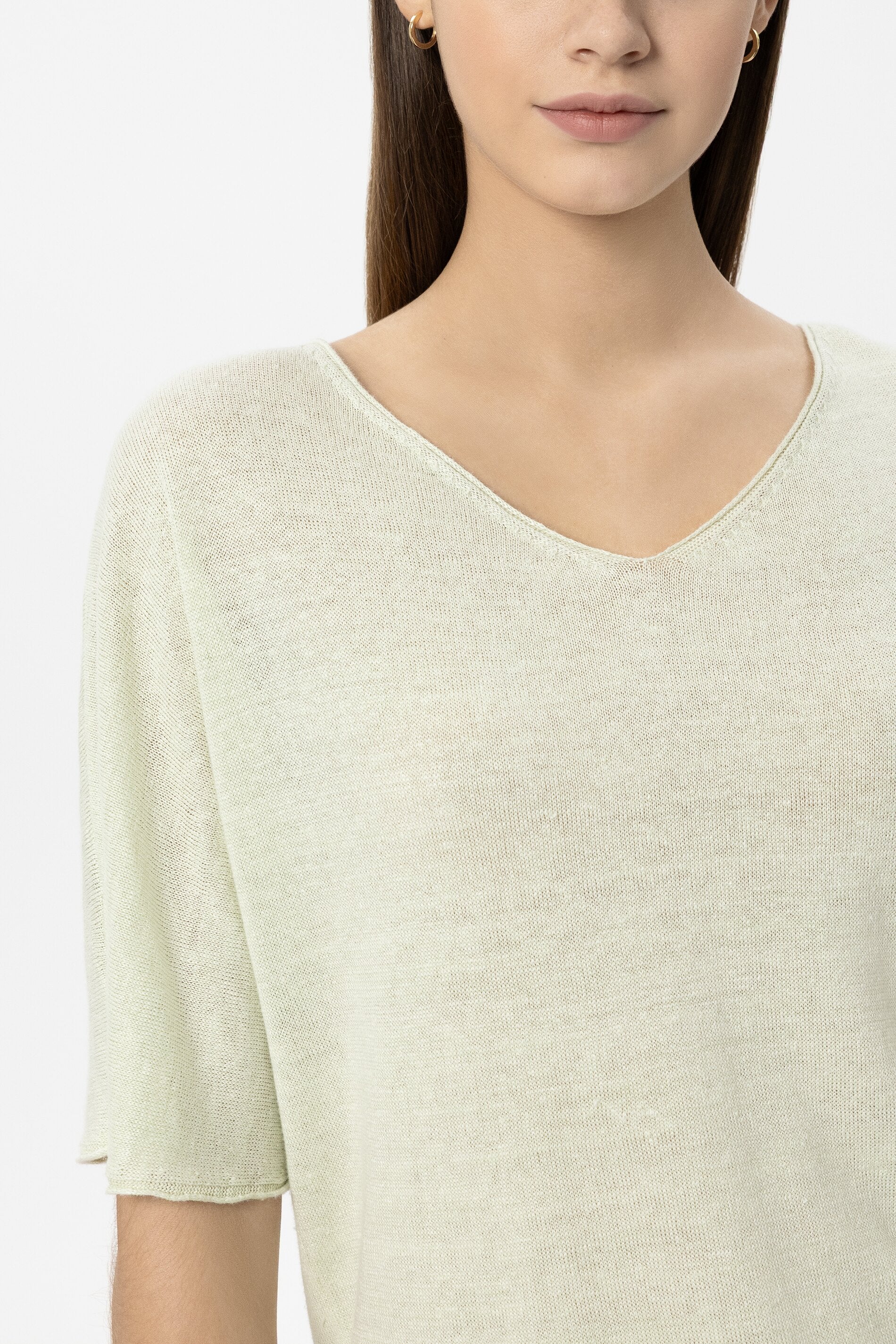 Leinen-Pullover mit V-Neck - pistachio - Standard | Model Detail