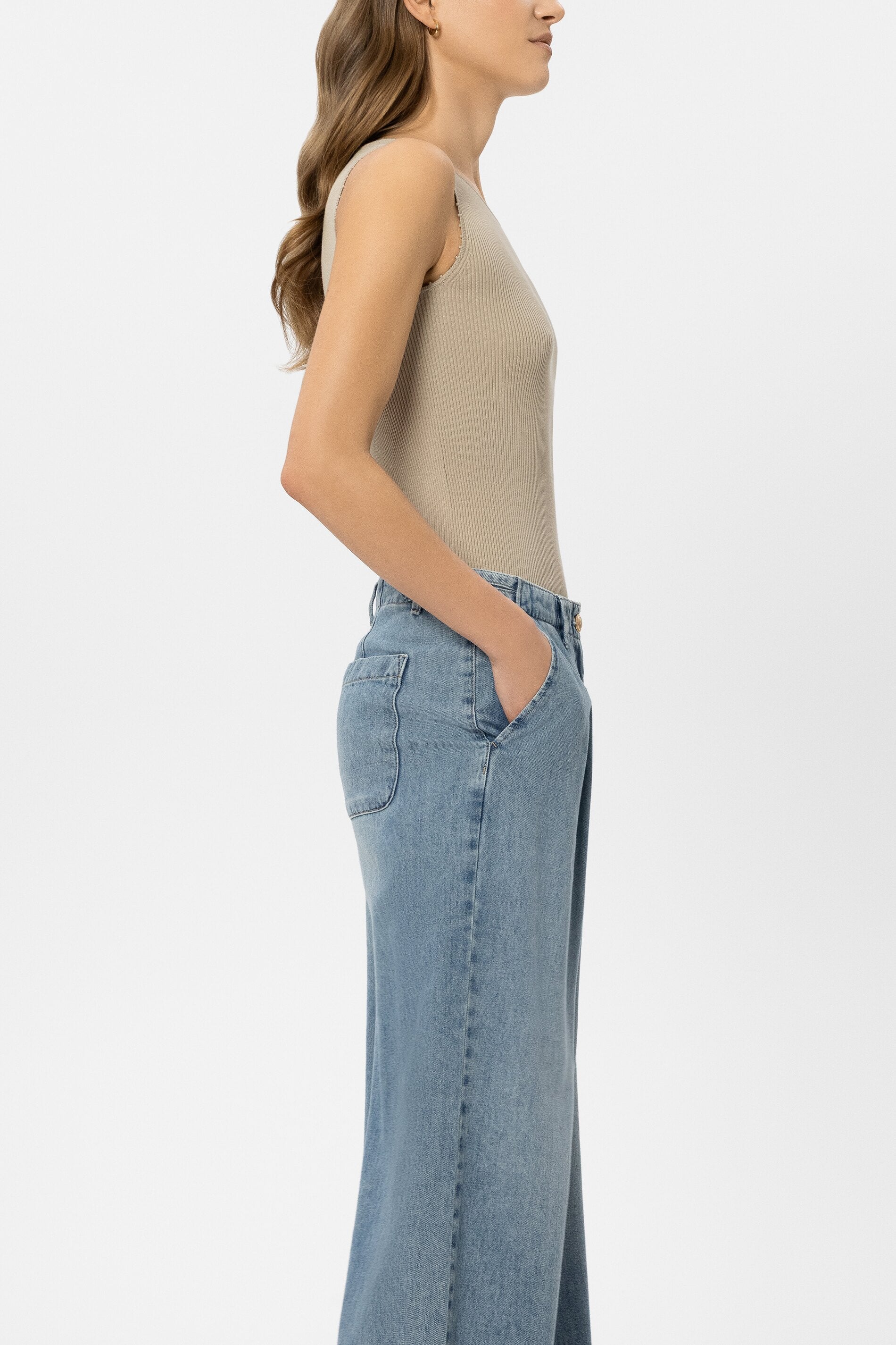 Trägertop mit Picot-Kante - sand - Standard | Model Seite